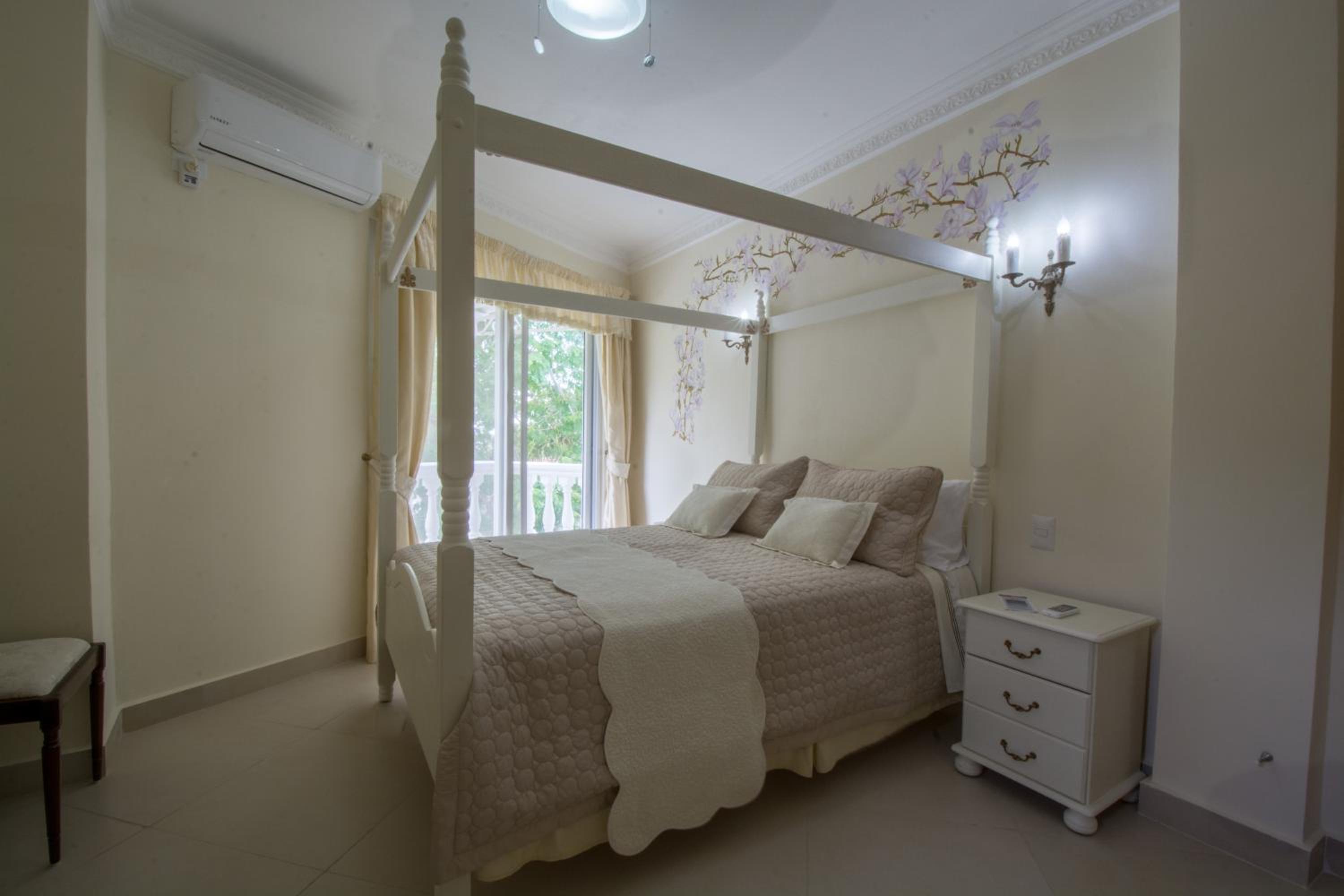 Deluxe Double Room with Side Sea View