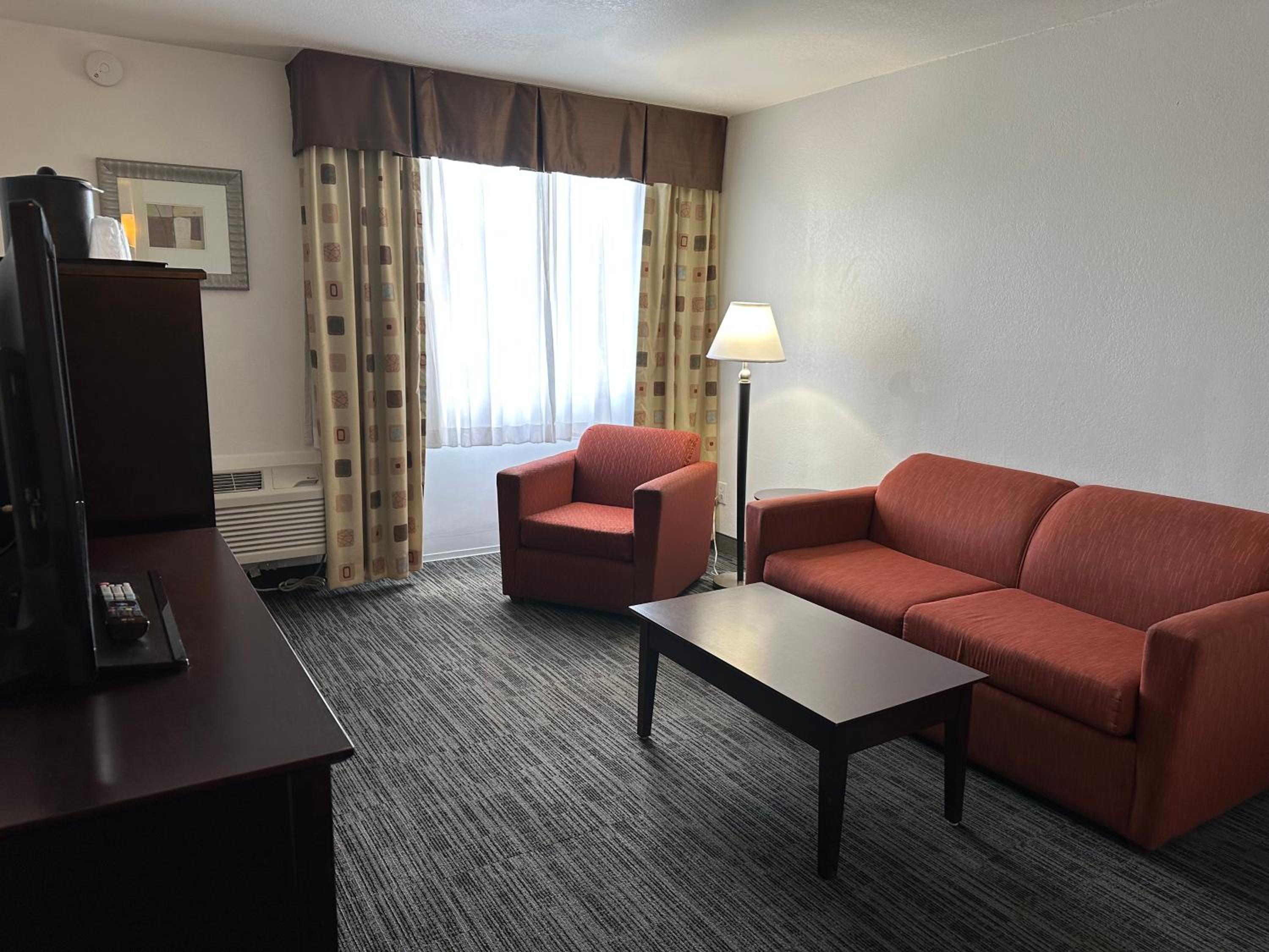 Queen Suite with Two Queen Beds - Non-Smoking - Photo 4