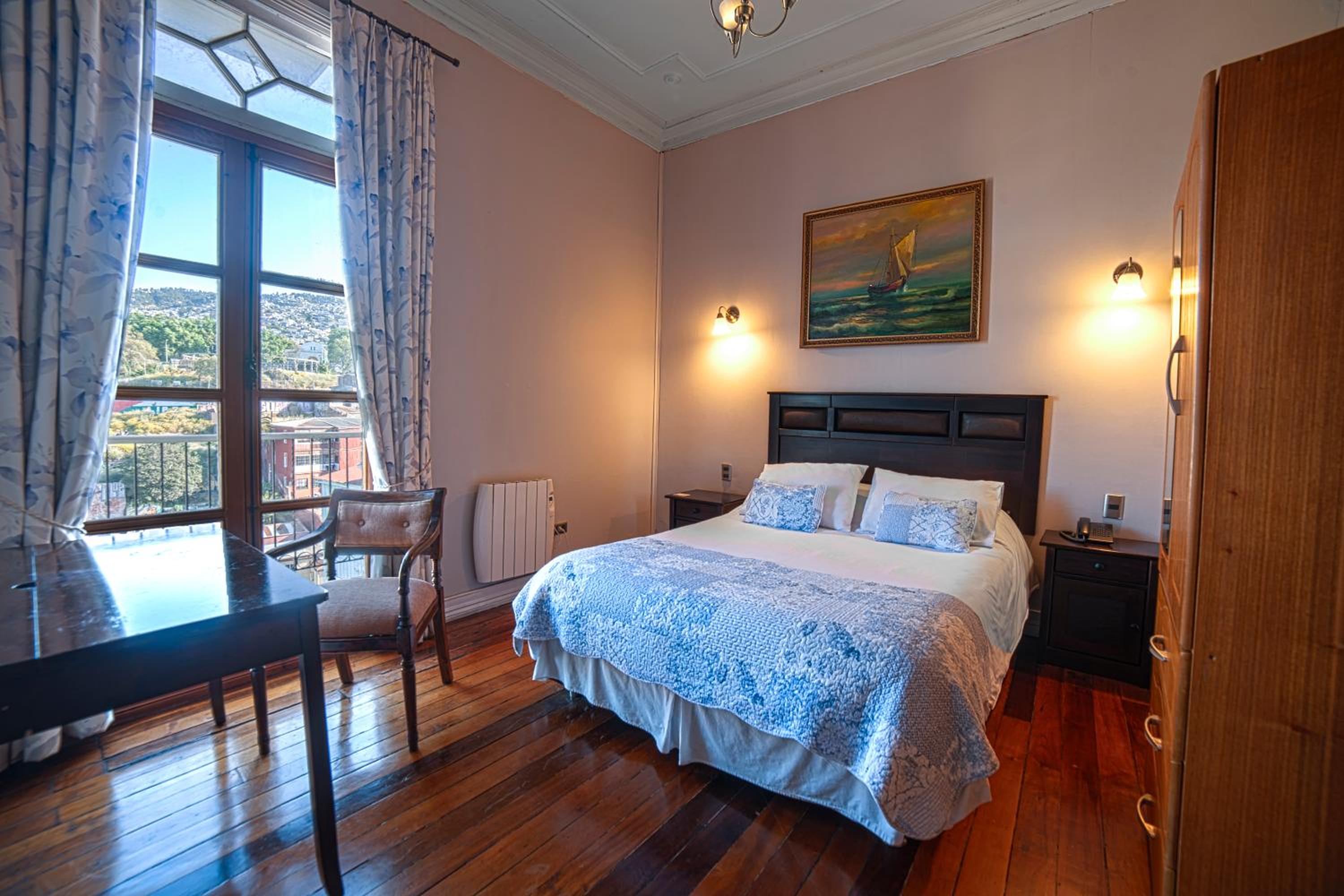 Double or Twin Room with Balcony photo 2