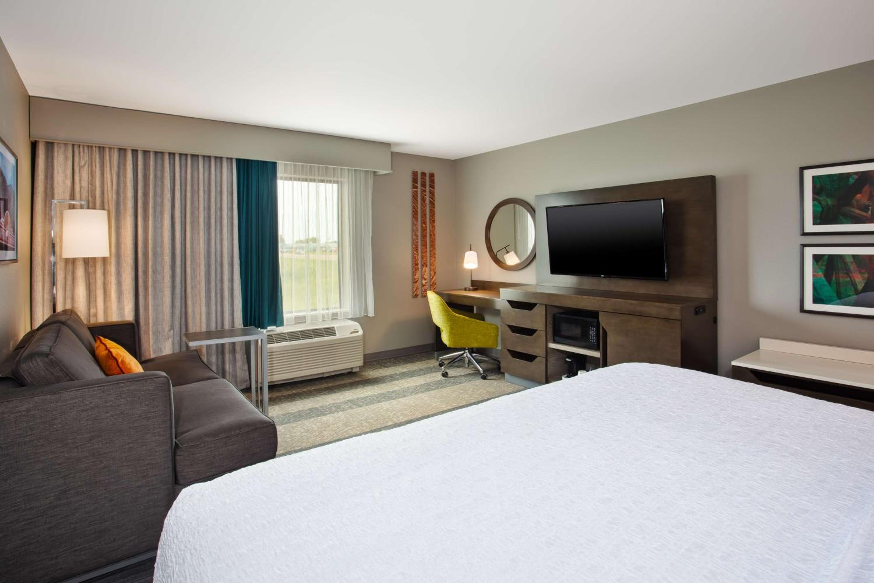 King Room with Sofa Bed - Non-Smoking