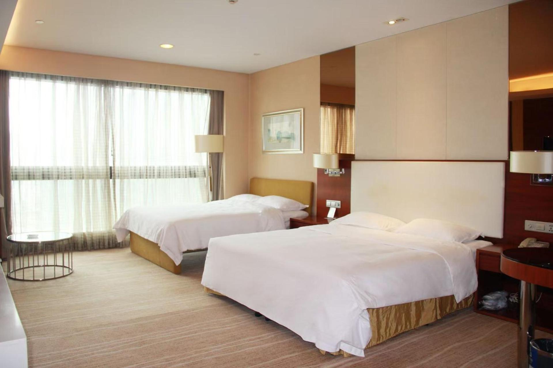 Premium King Room with Two King Beds - Smoking - Photo 5