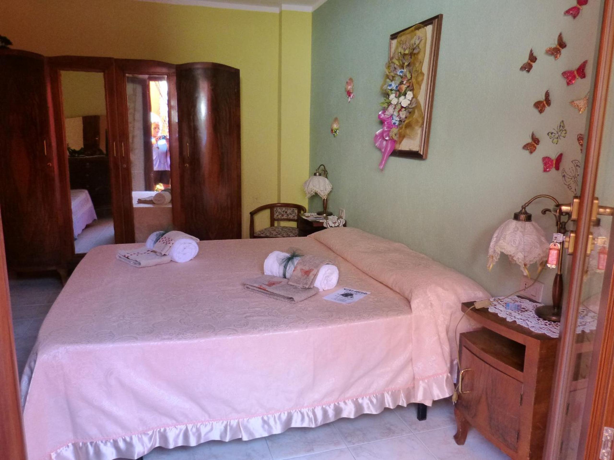 Deluxe Double Room with Extra Bed photo 3