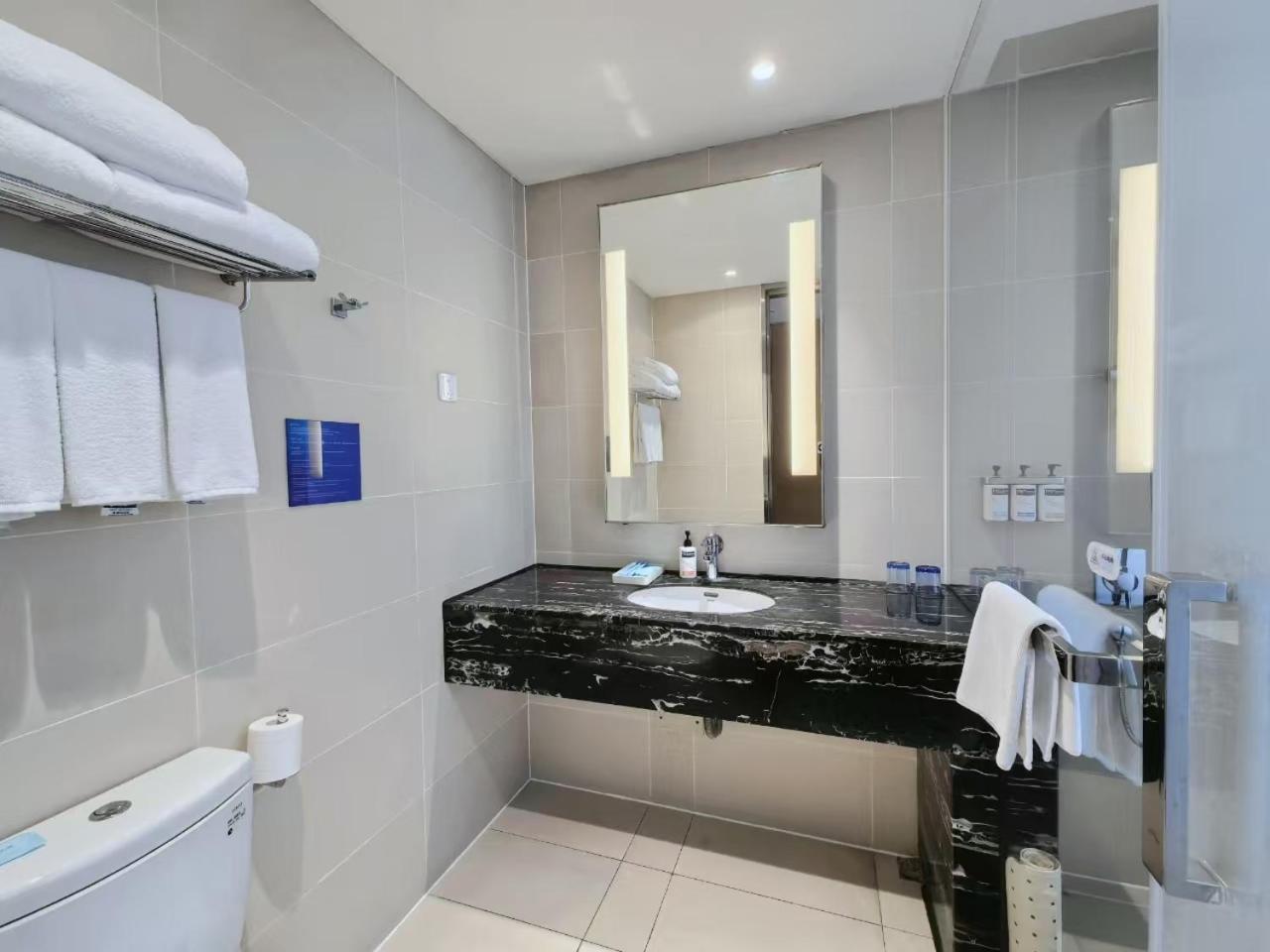 Triple Room thumbnail 6