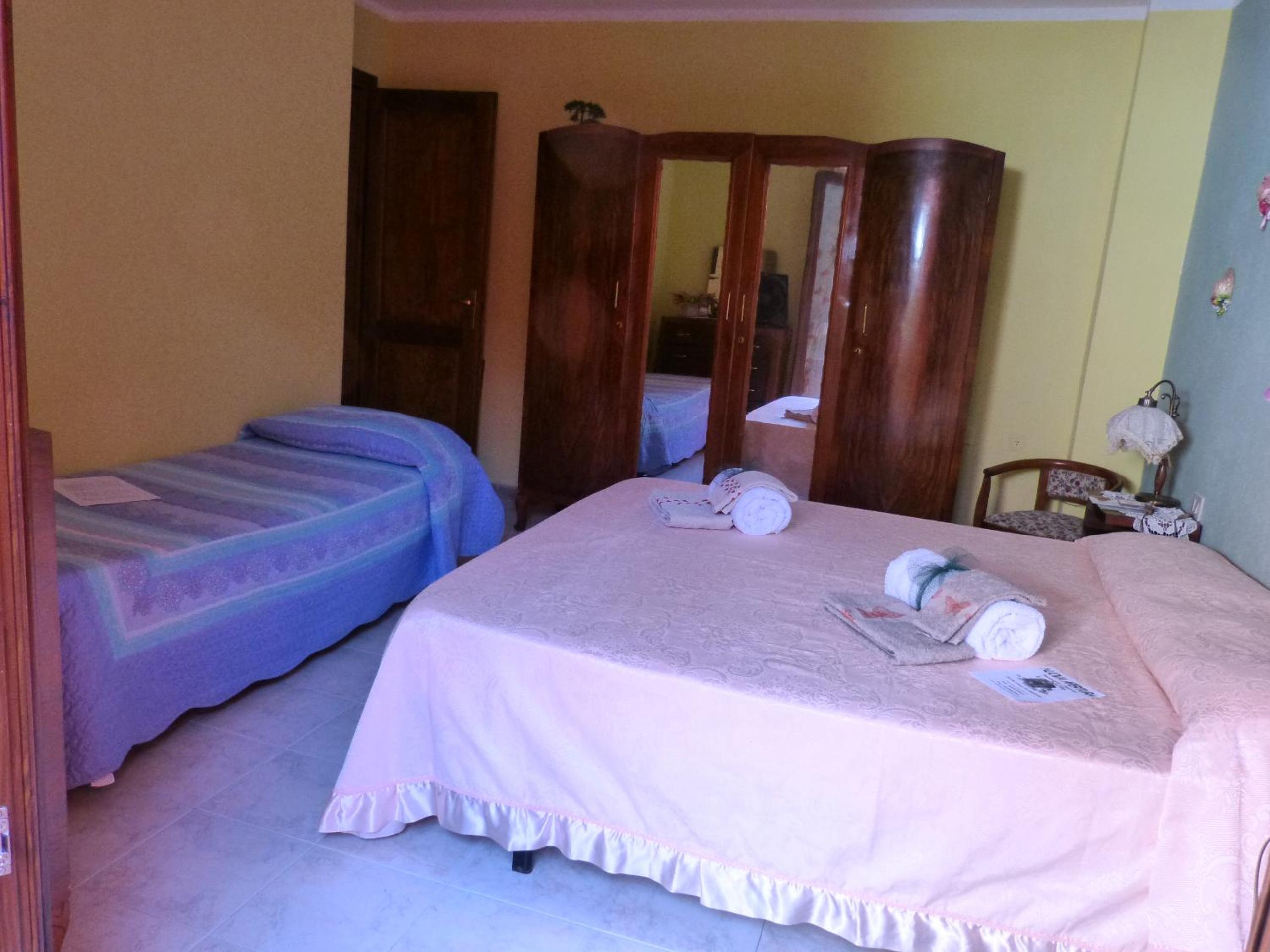 Deluxe Double Room with Extra Bed photo 2