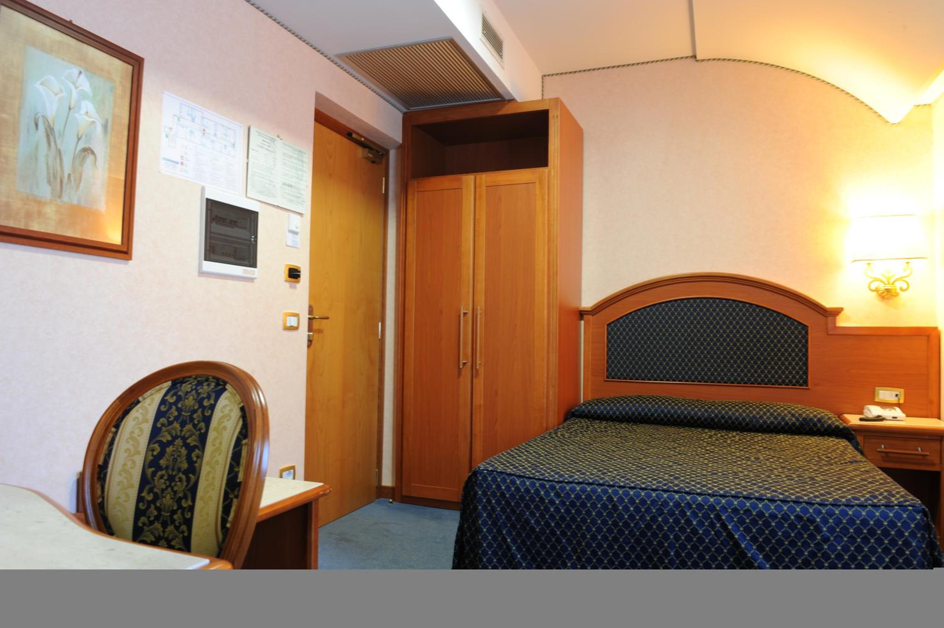 Single Room photo 1