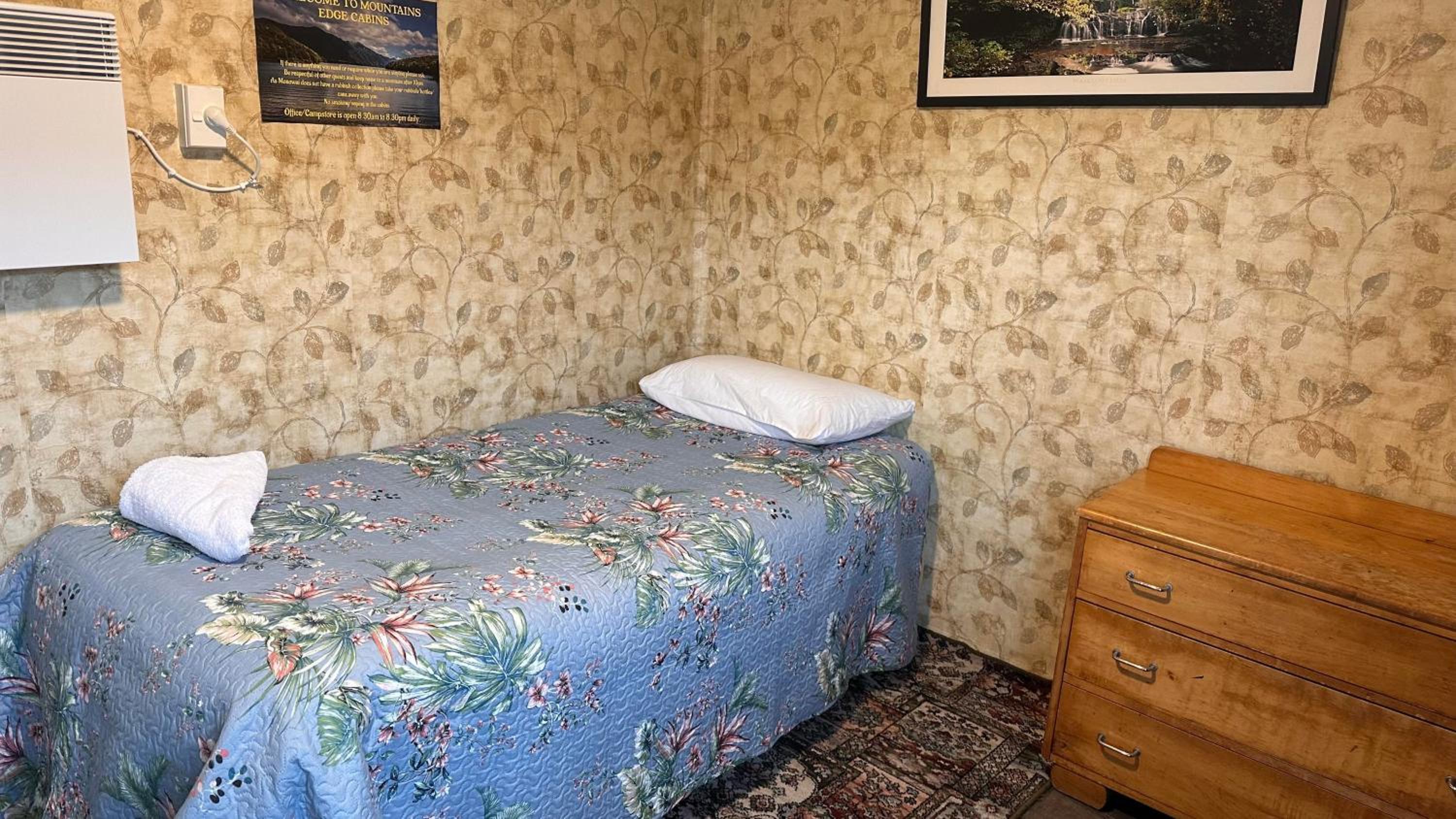 Standard Twin Room photo 2