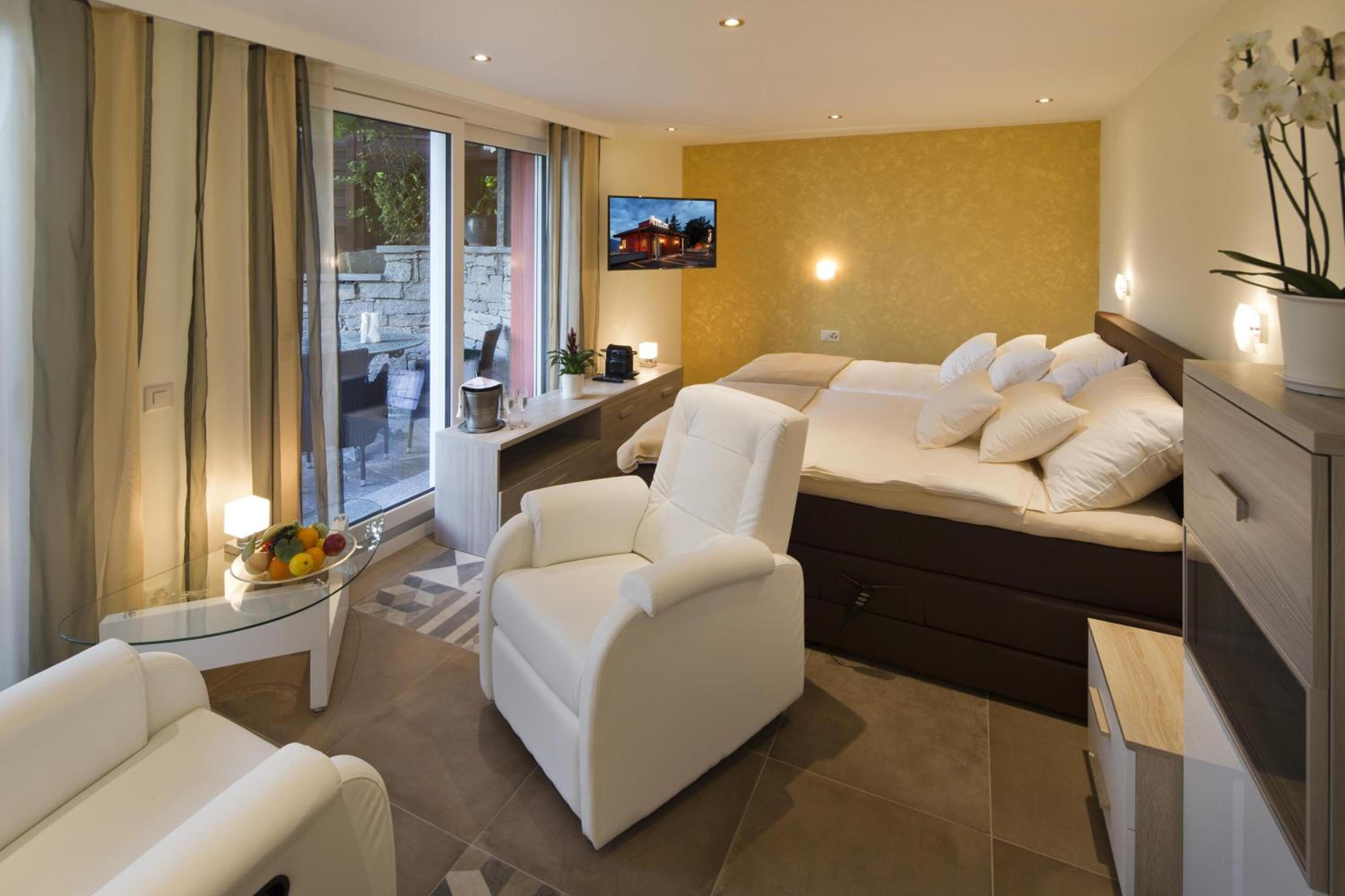 Deluxe Double Room with Garden View
