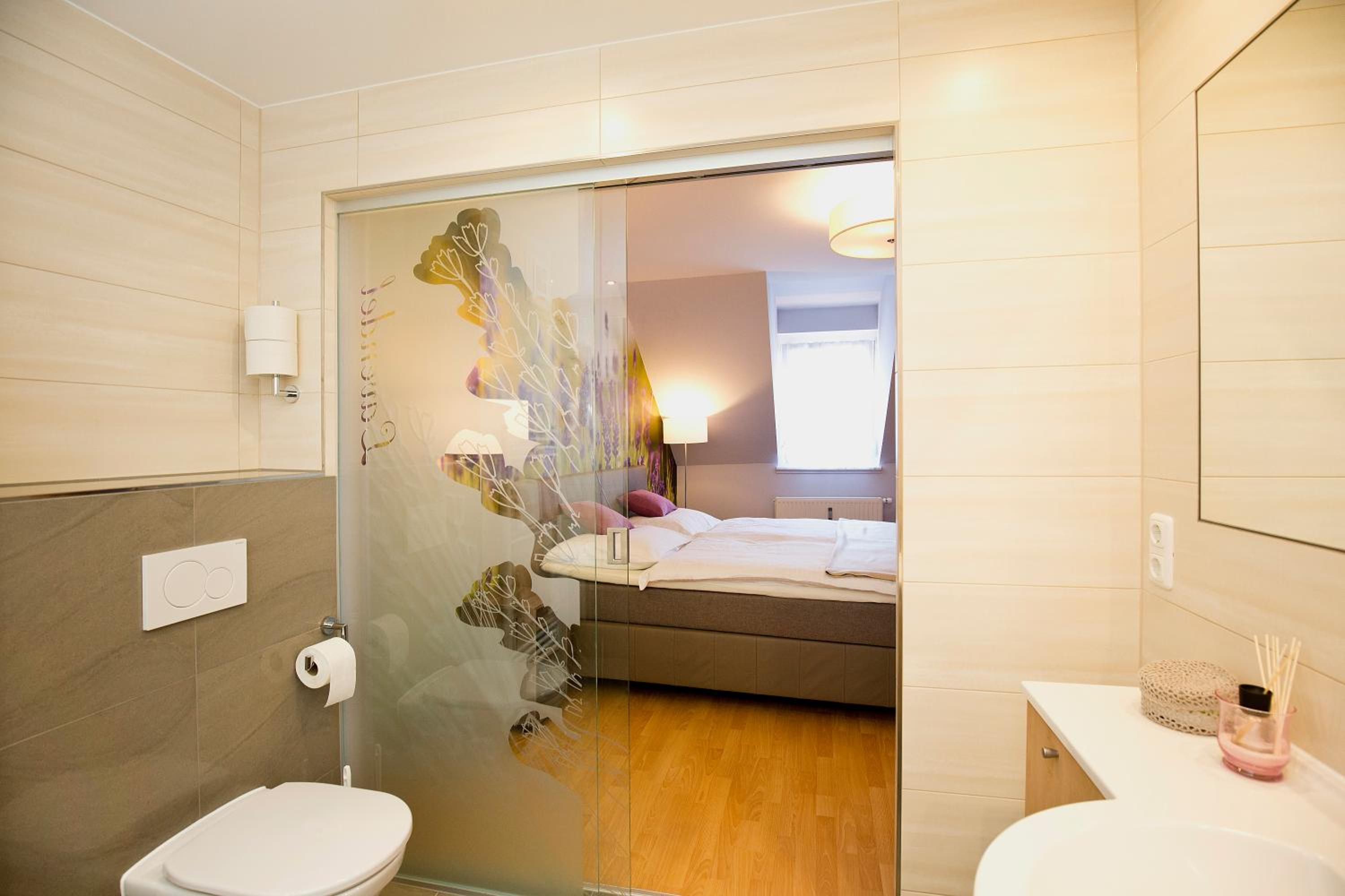 Deluxe Family Room - Photo 2