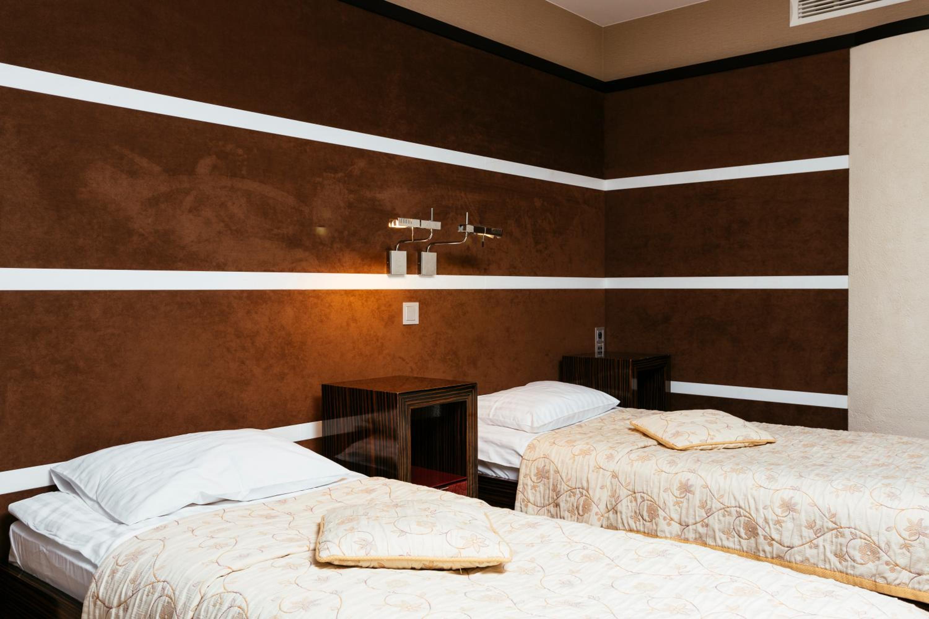 Twin Room - Photo 4