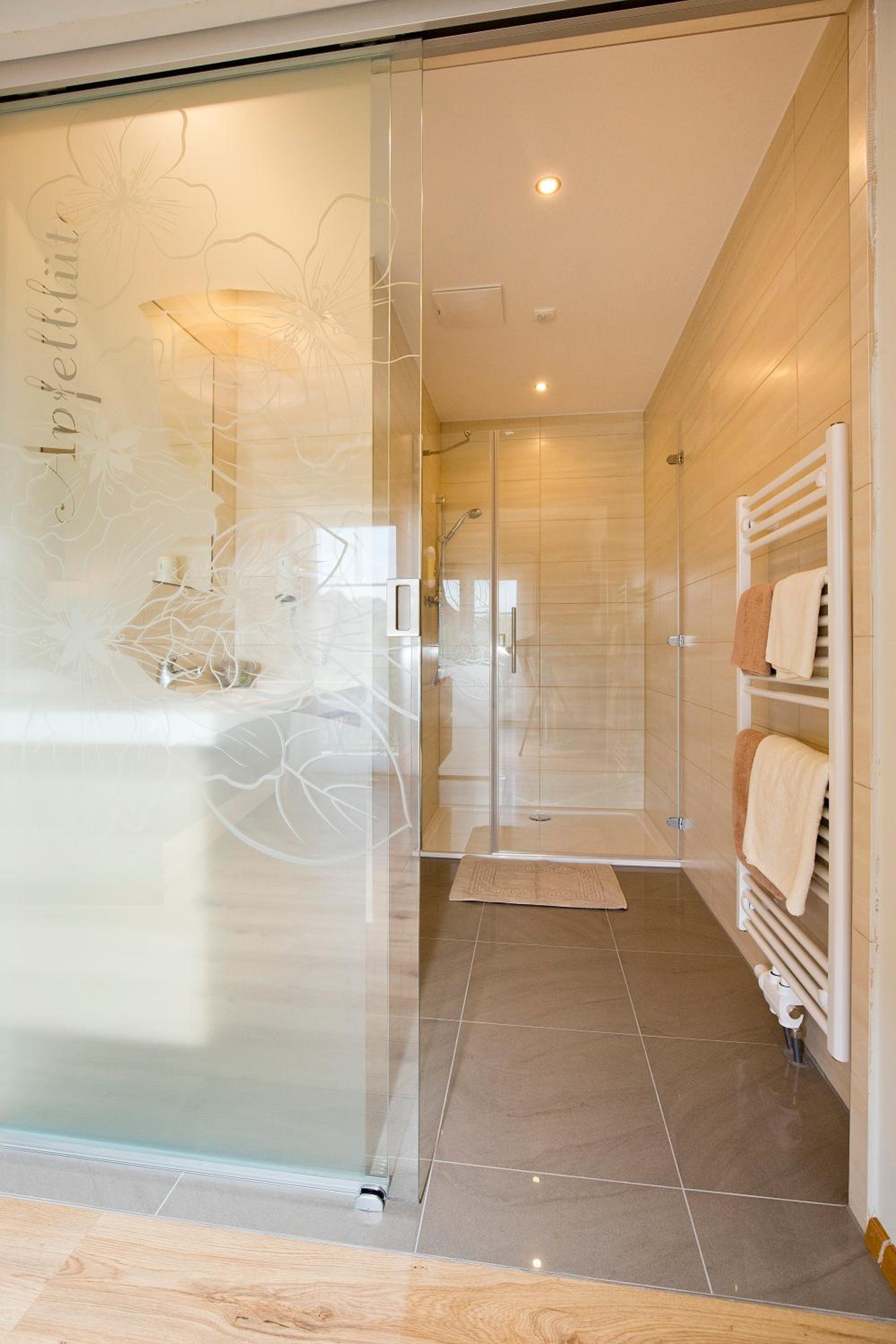 Deluxe Double Room with Balcony - Photo 6