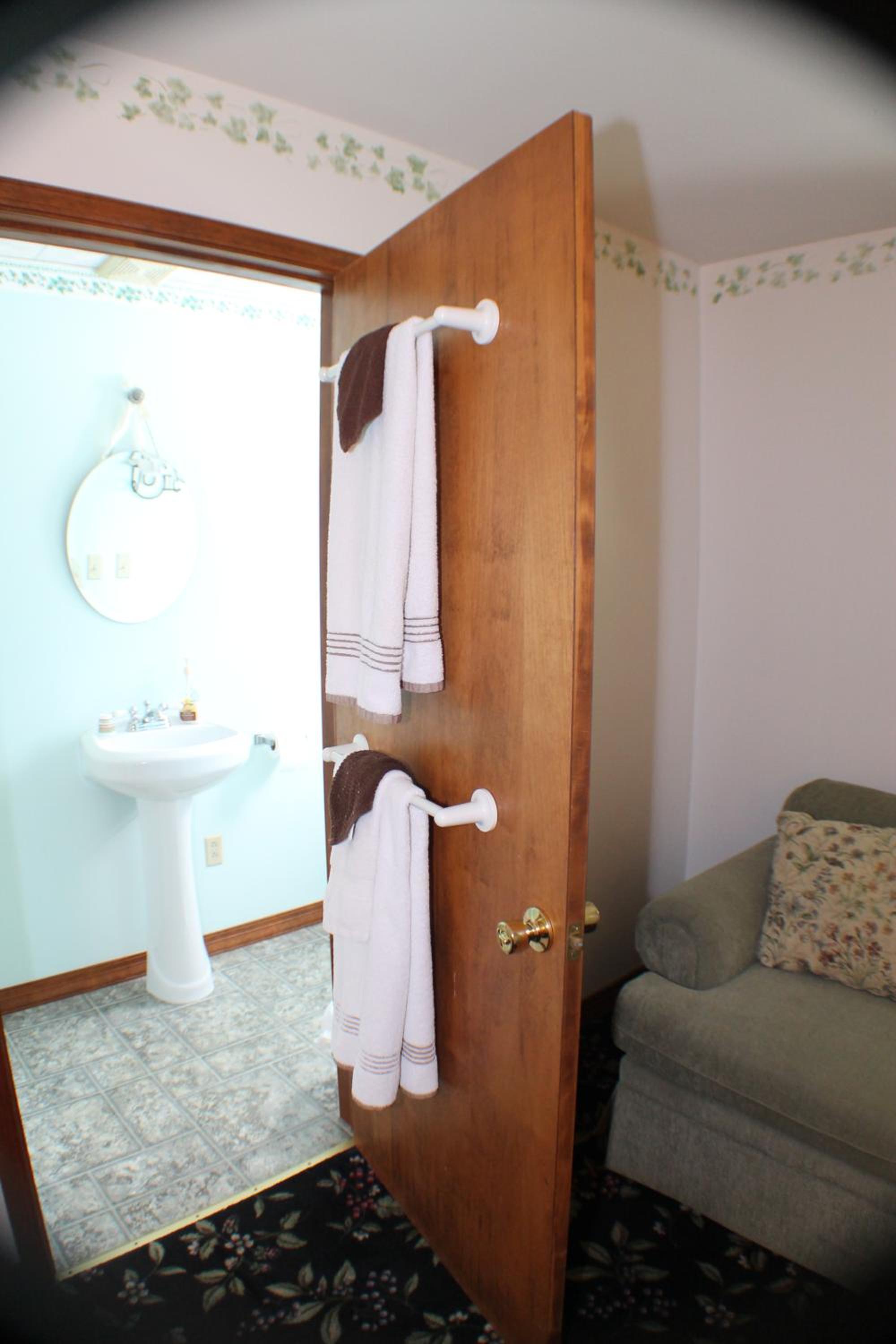 Deluxe Queen Suite photo 3