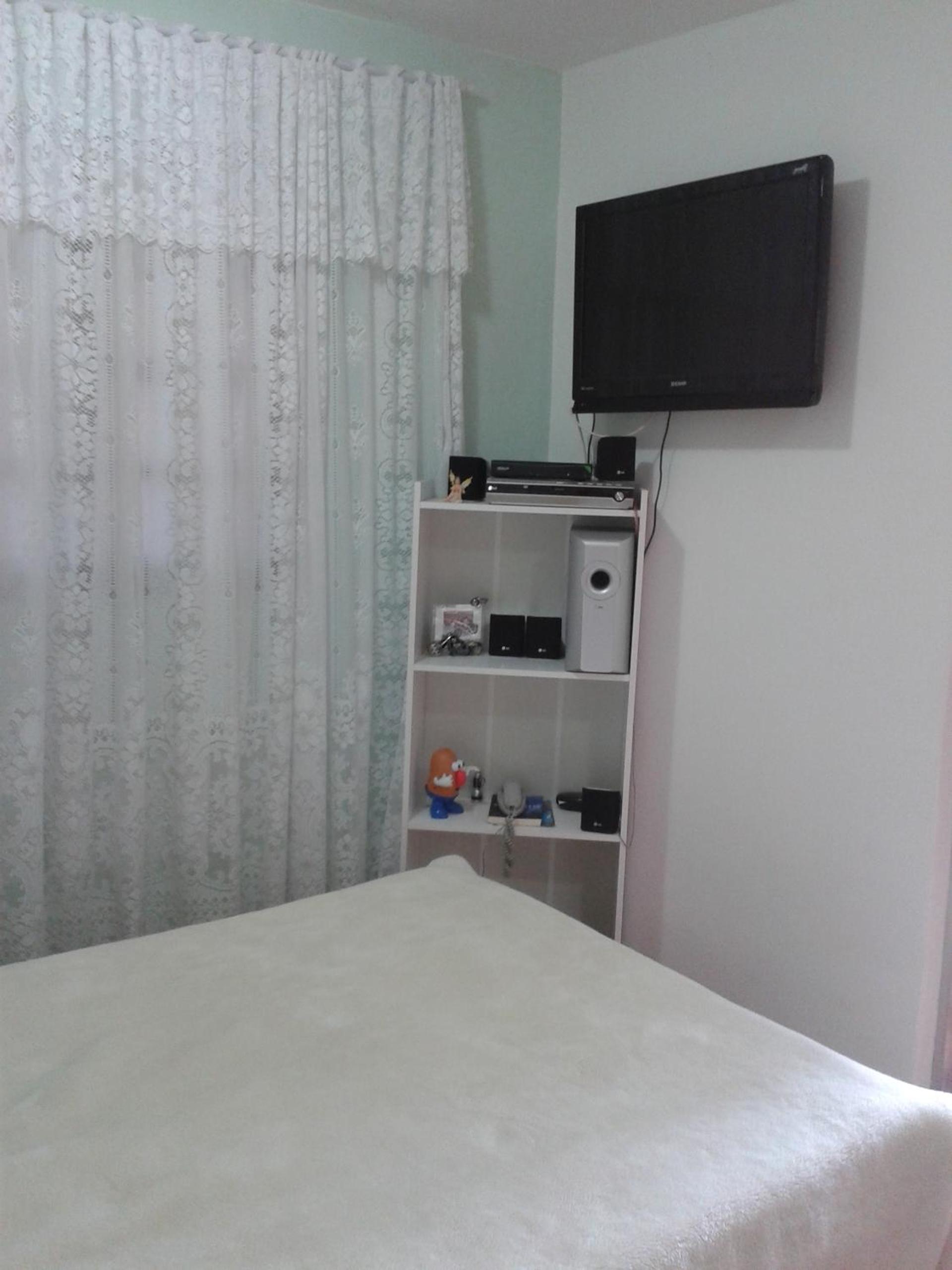 One-Bedroom Apartment - Photo 2