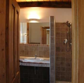 Apartment with Mountain View - Photo 8