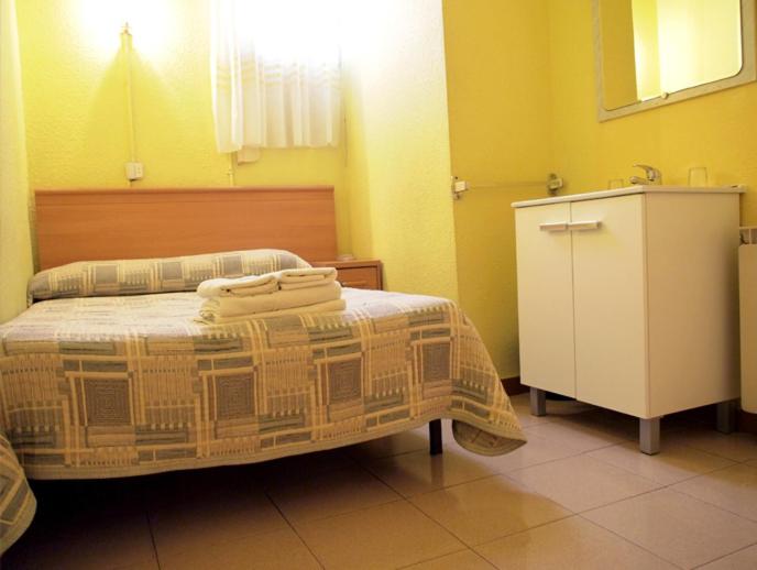 Double or Twin Room with Shared Bathroom photo 3