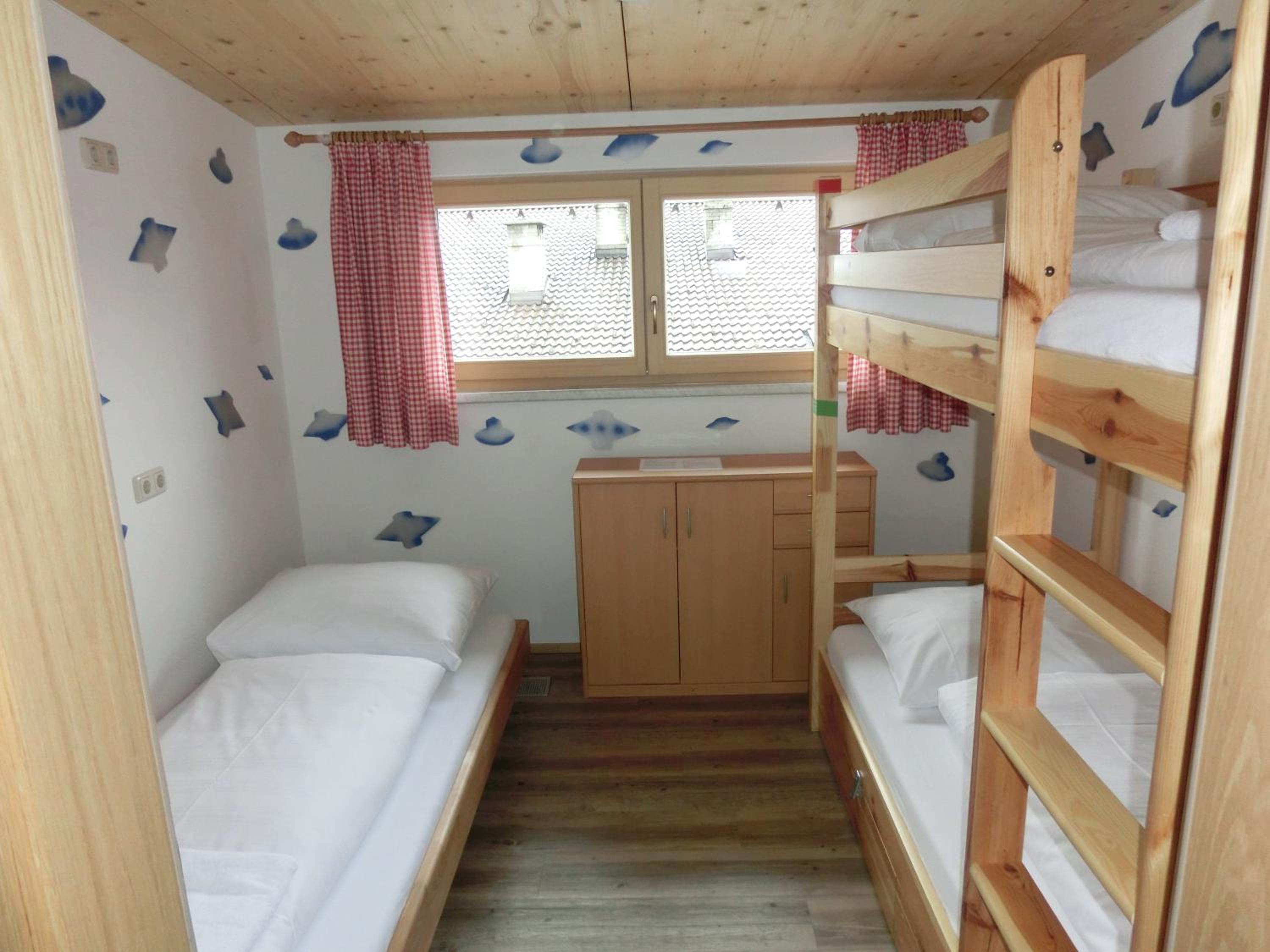 Twin Room with Shared Bathroom photo 3