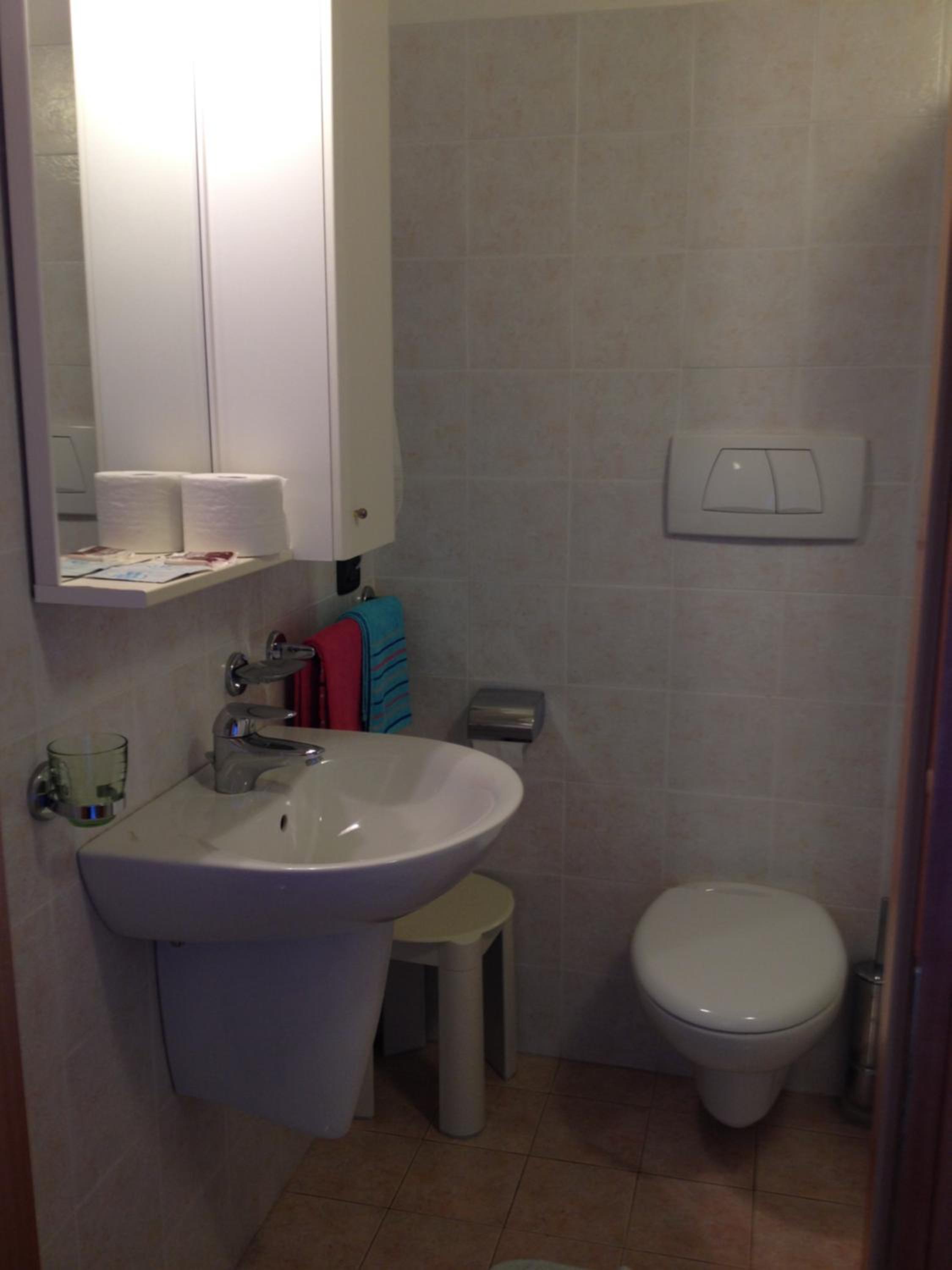 Double or Twin Room - Photo 8