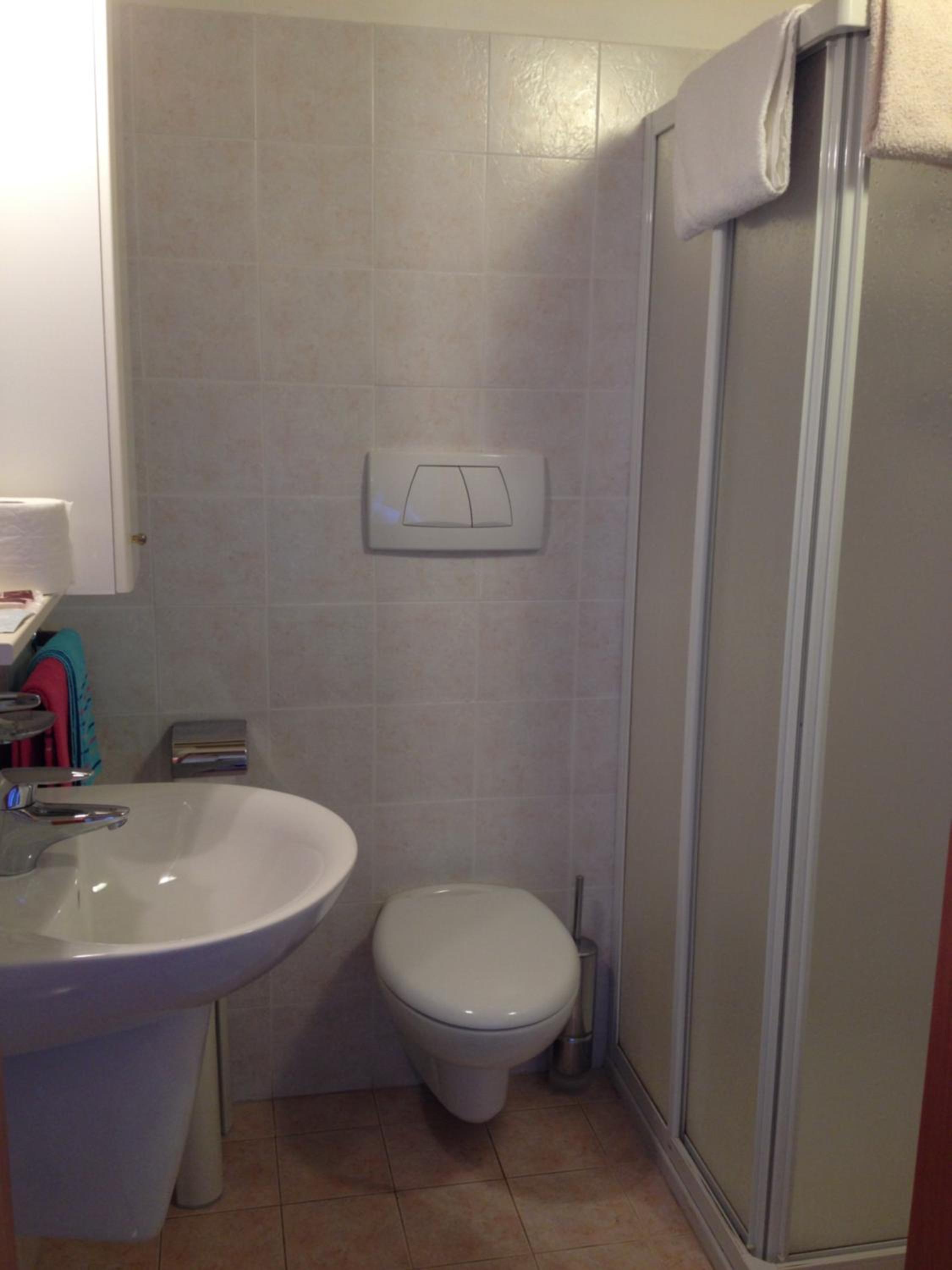 Double or Twin Room - Photo 3