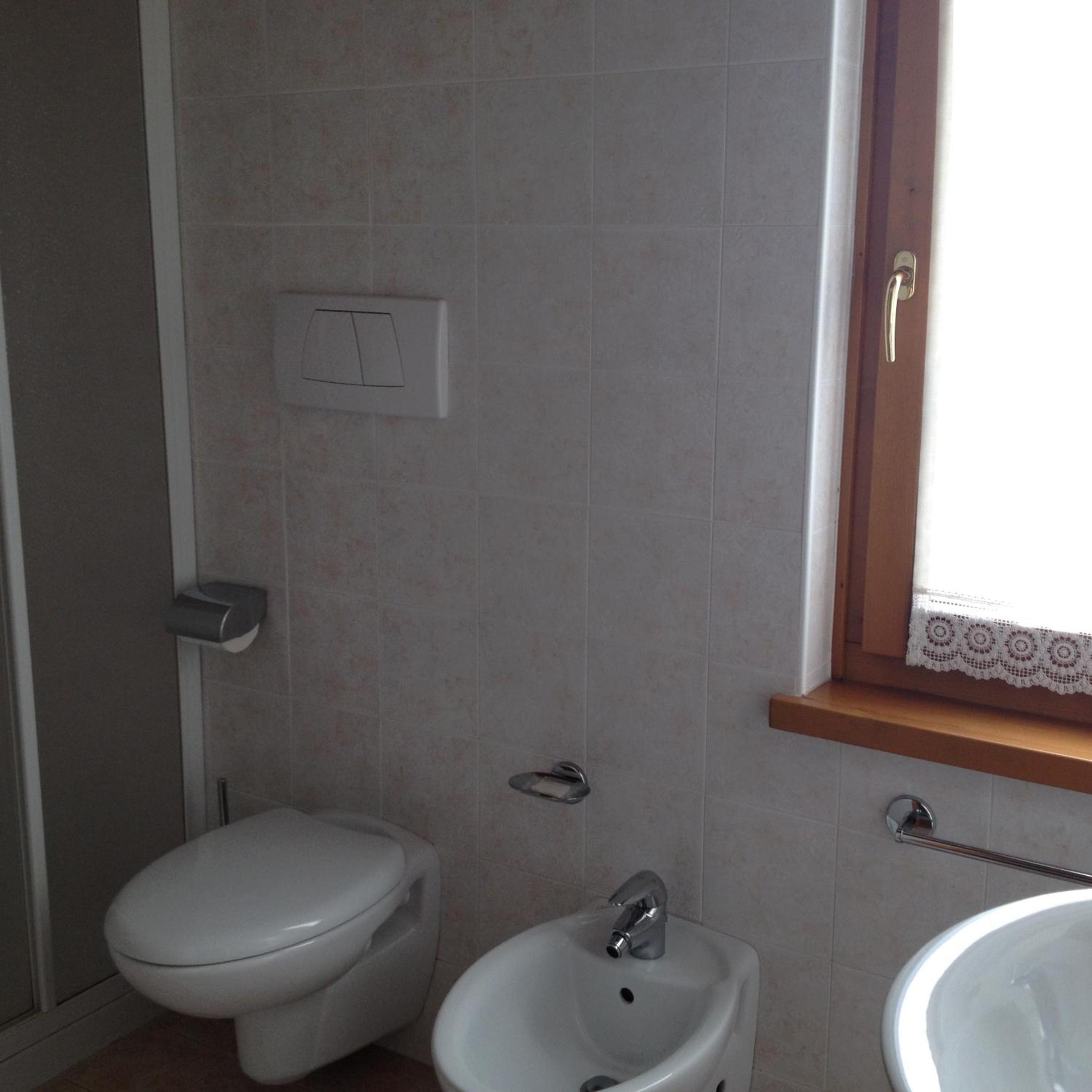 Double or Twin Room - Photo 4