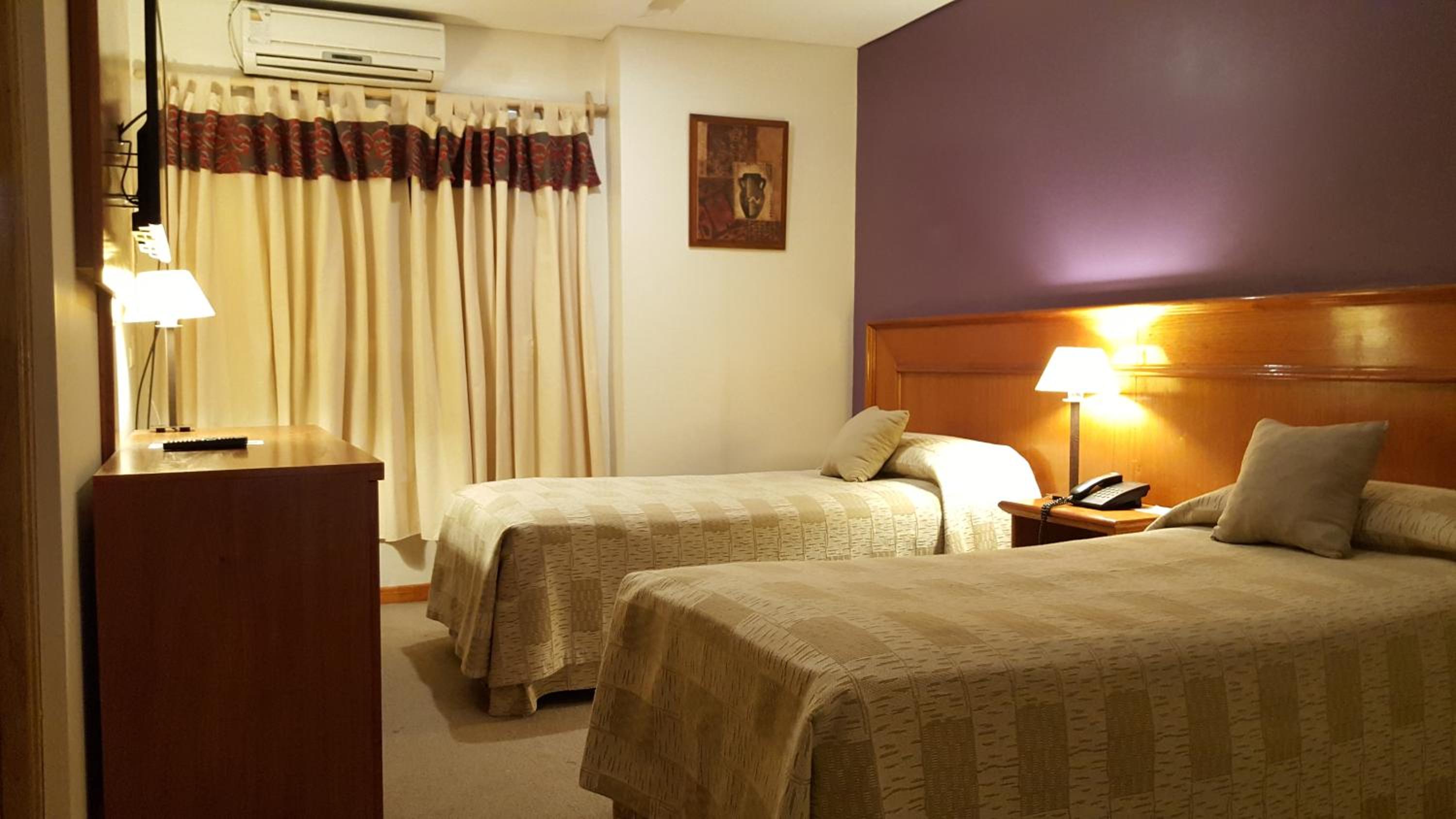 Standard Double Queen Bed Room photo 3