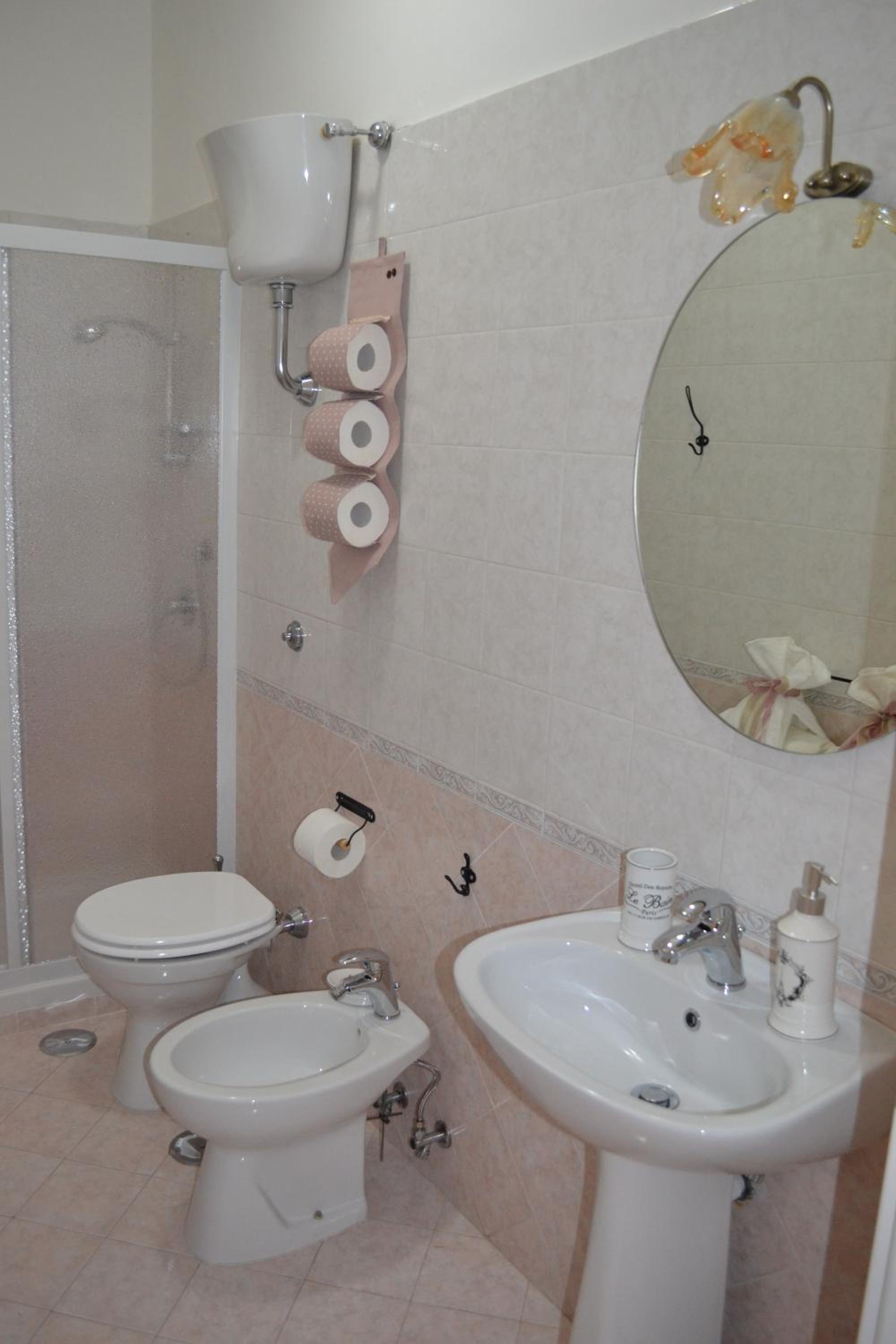 Large Double Room - Photo 22