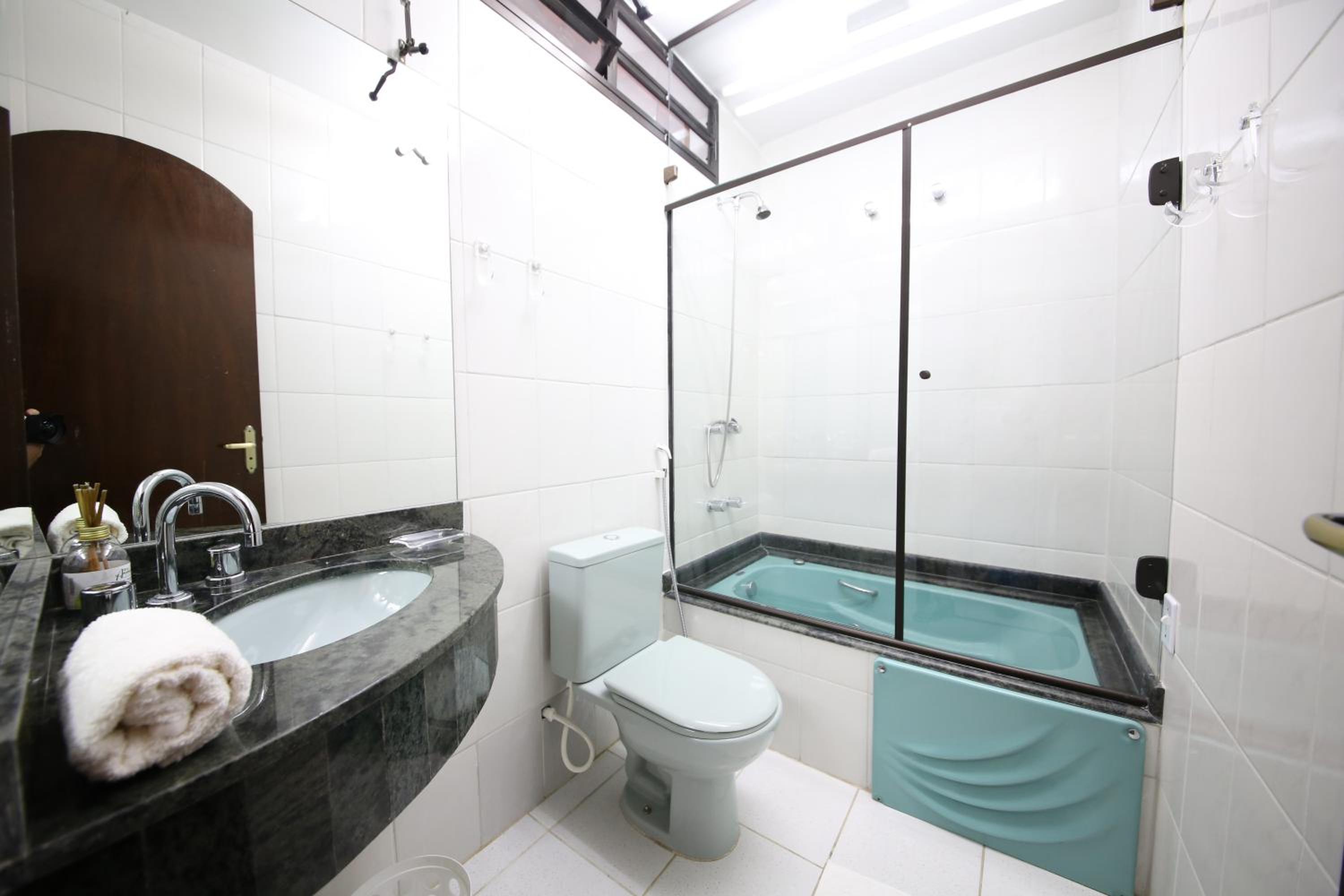 Deluxe Queen Suite