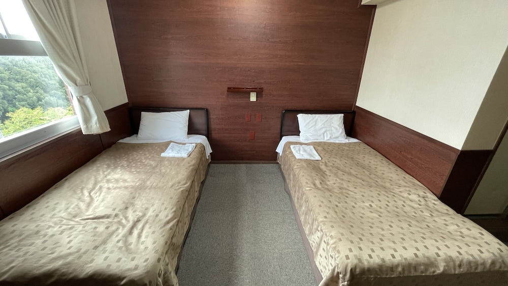 Twin Room, Smoking photo 2