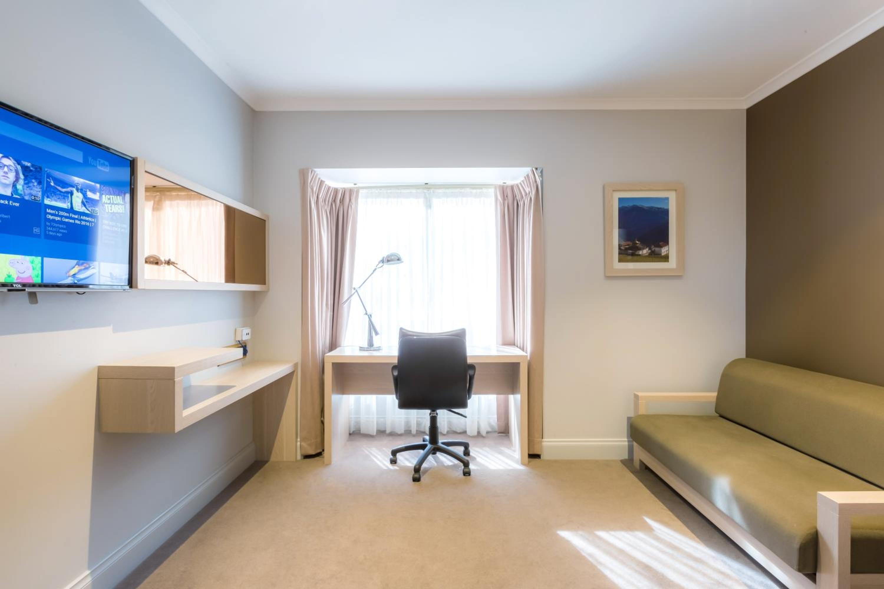 Premium Queen Room - Photo 6