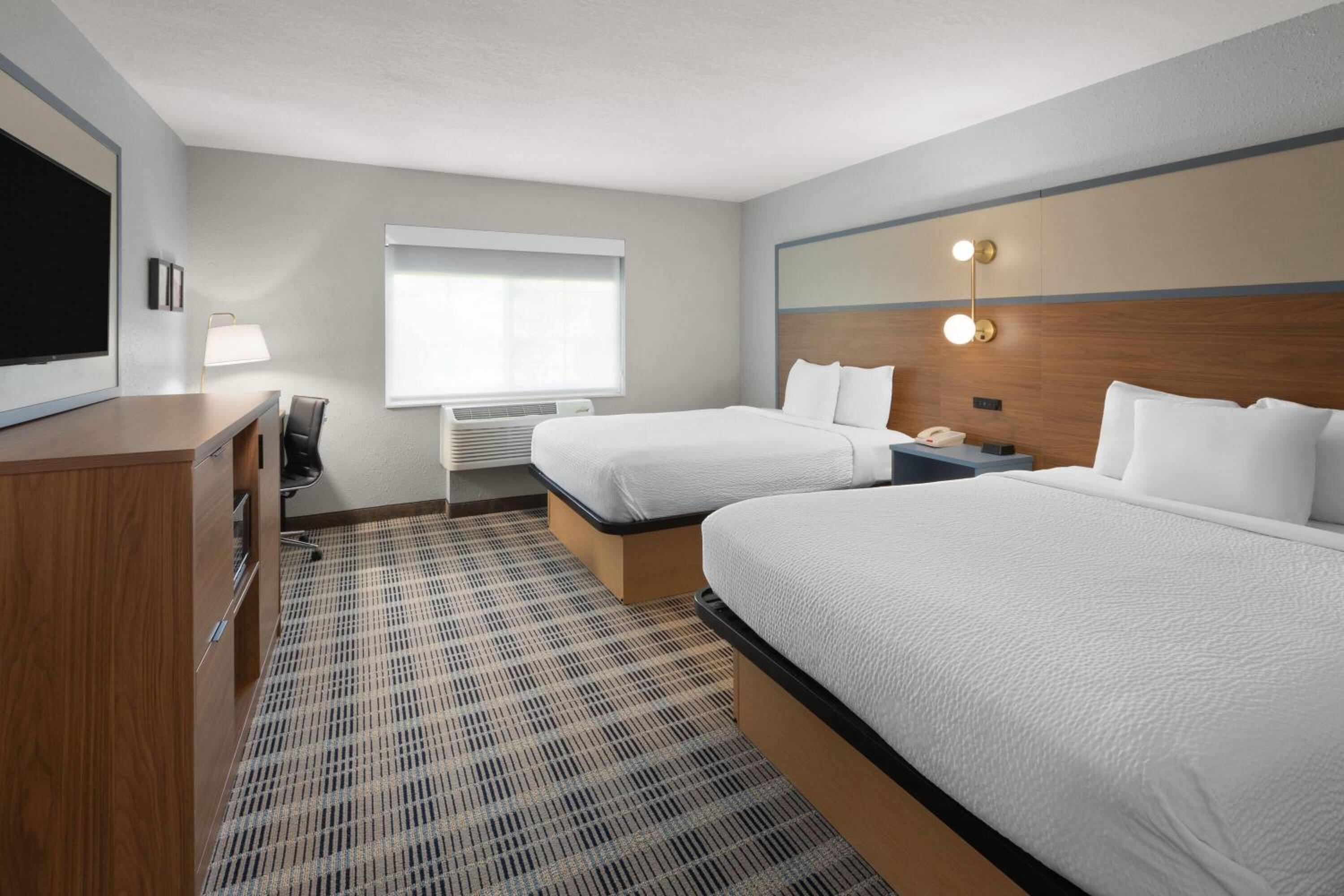 Deluxe Queen Room - Mobility Access Non-Smoking - Photo 2