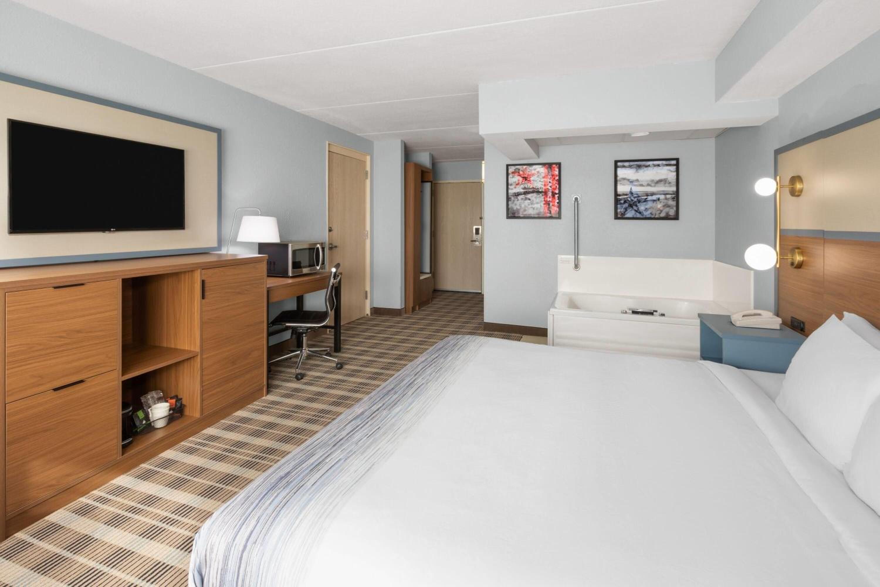 Suite - Disability Access/Non-Smoking - Photo 2