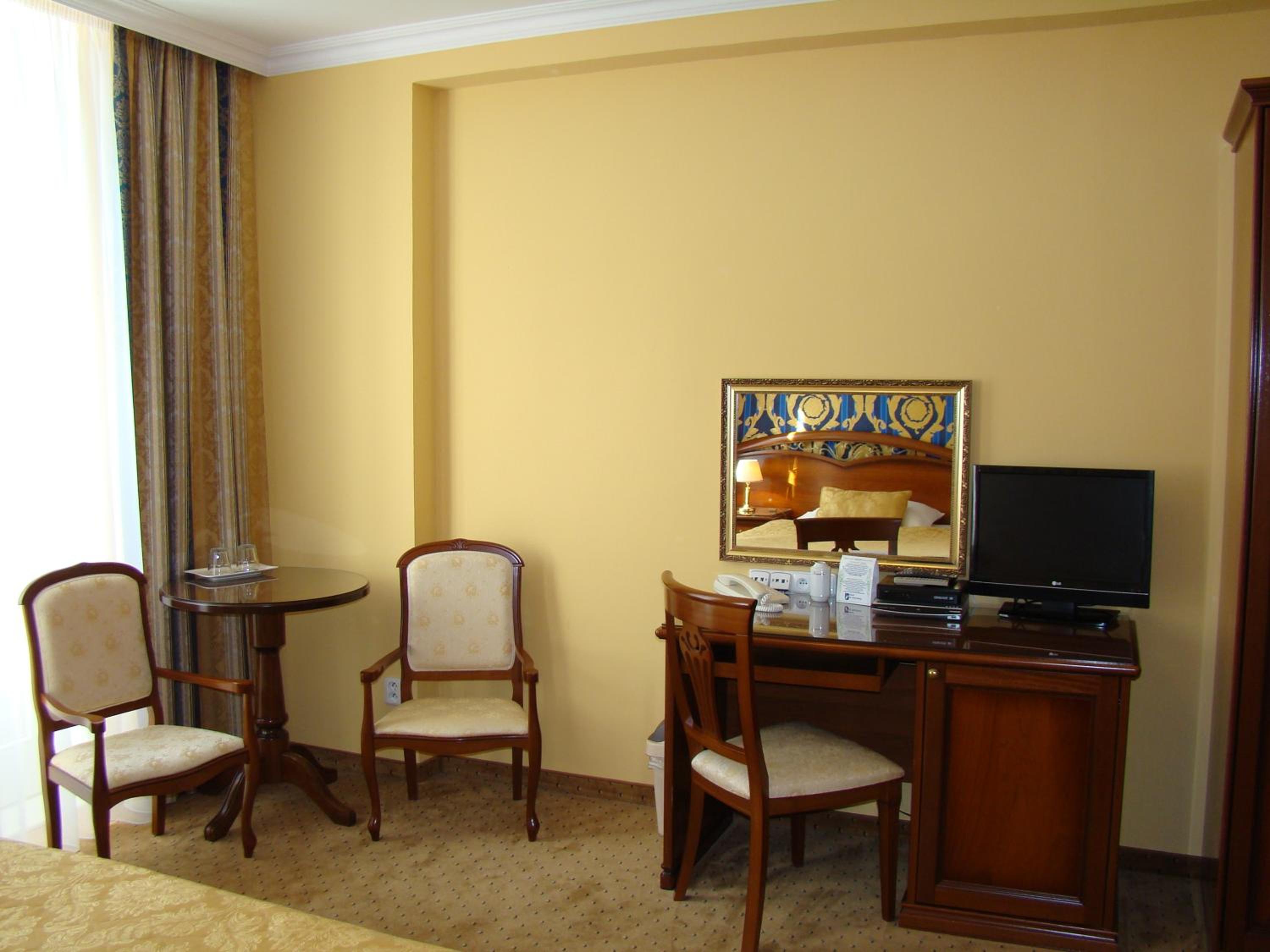 Deluxe Double Room - Photo 9