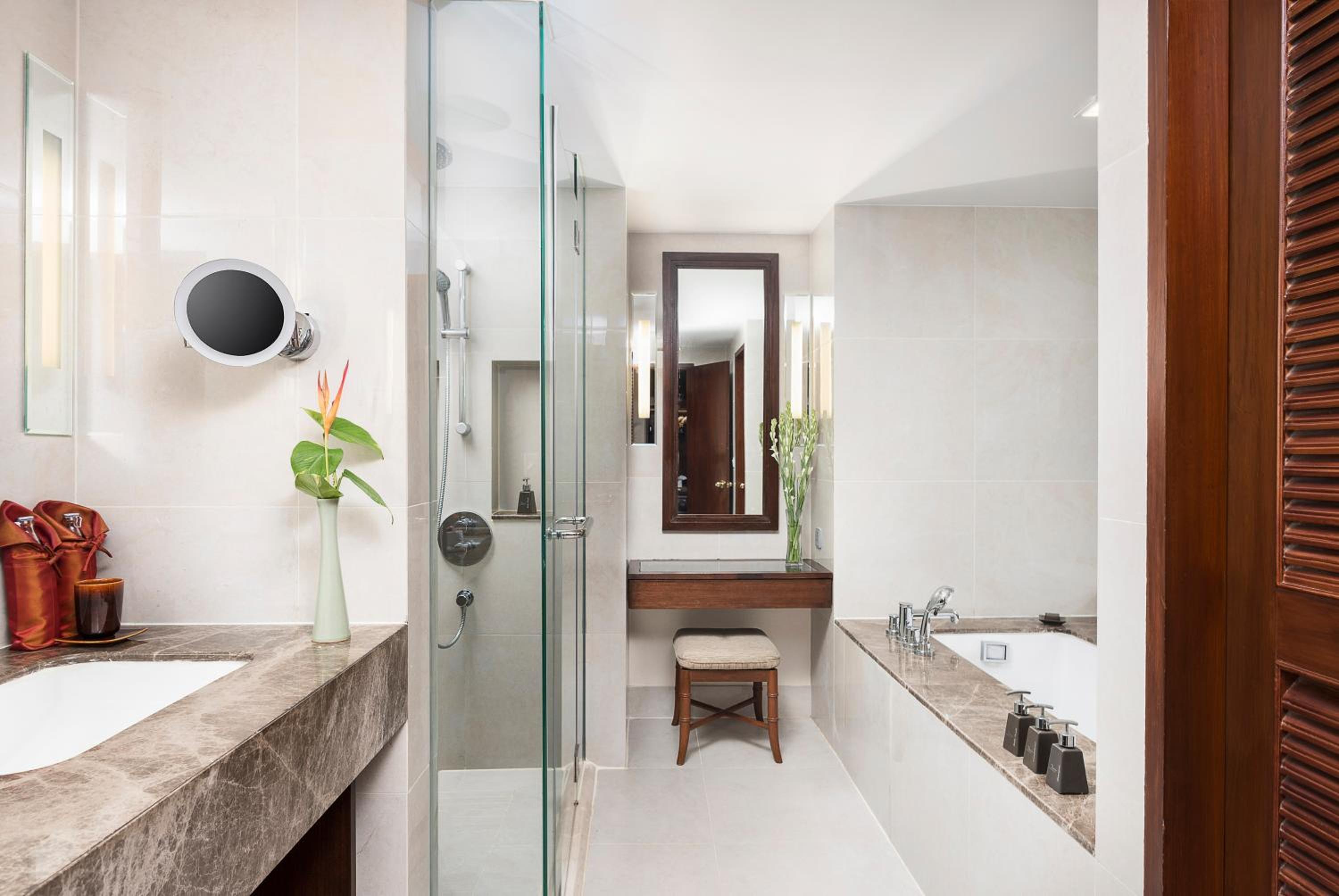 Two Bedroom Suite (Non Smoking) thumbnail 5