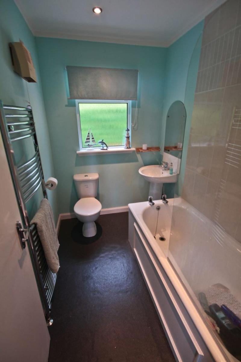 Four-Bedroom House - Photo 7