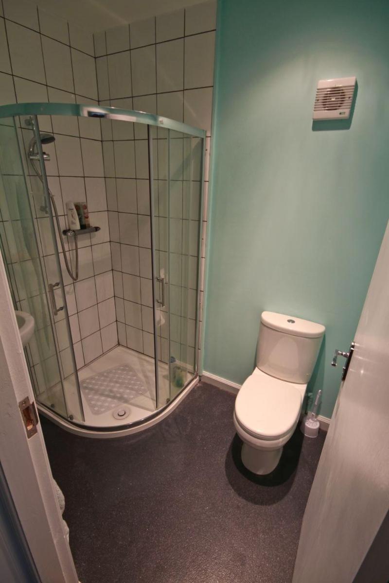Four-Bedroom House - Photo 8