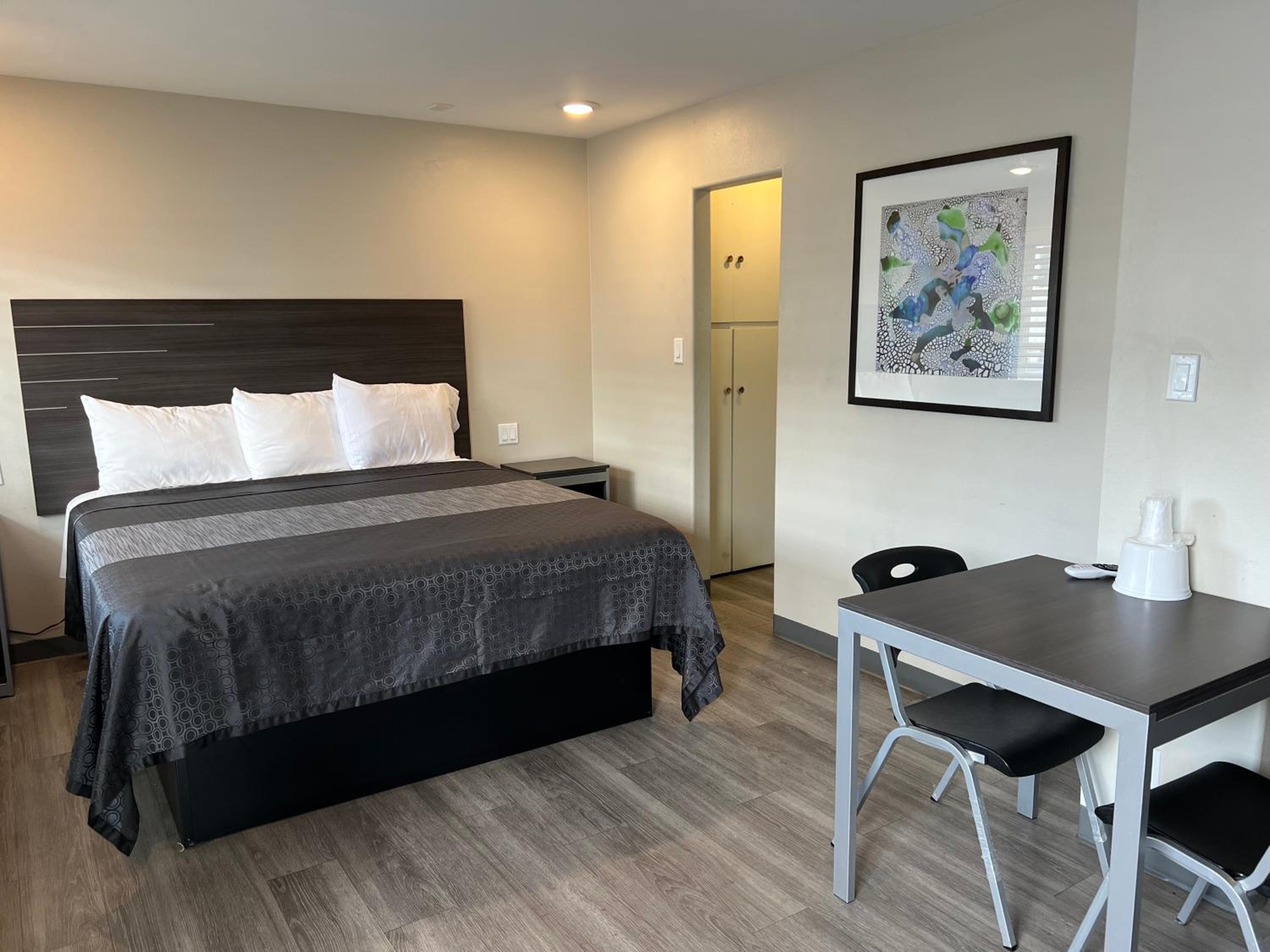 Deluxe King Suite