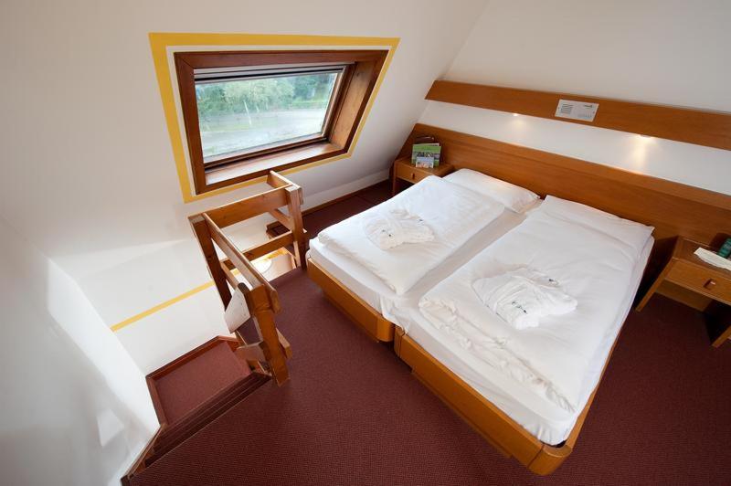 Basic Triple Room photo 1