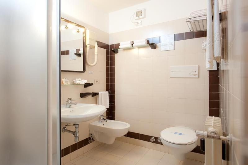 Basic Triple Room photo 3