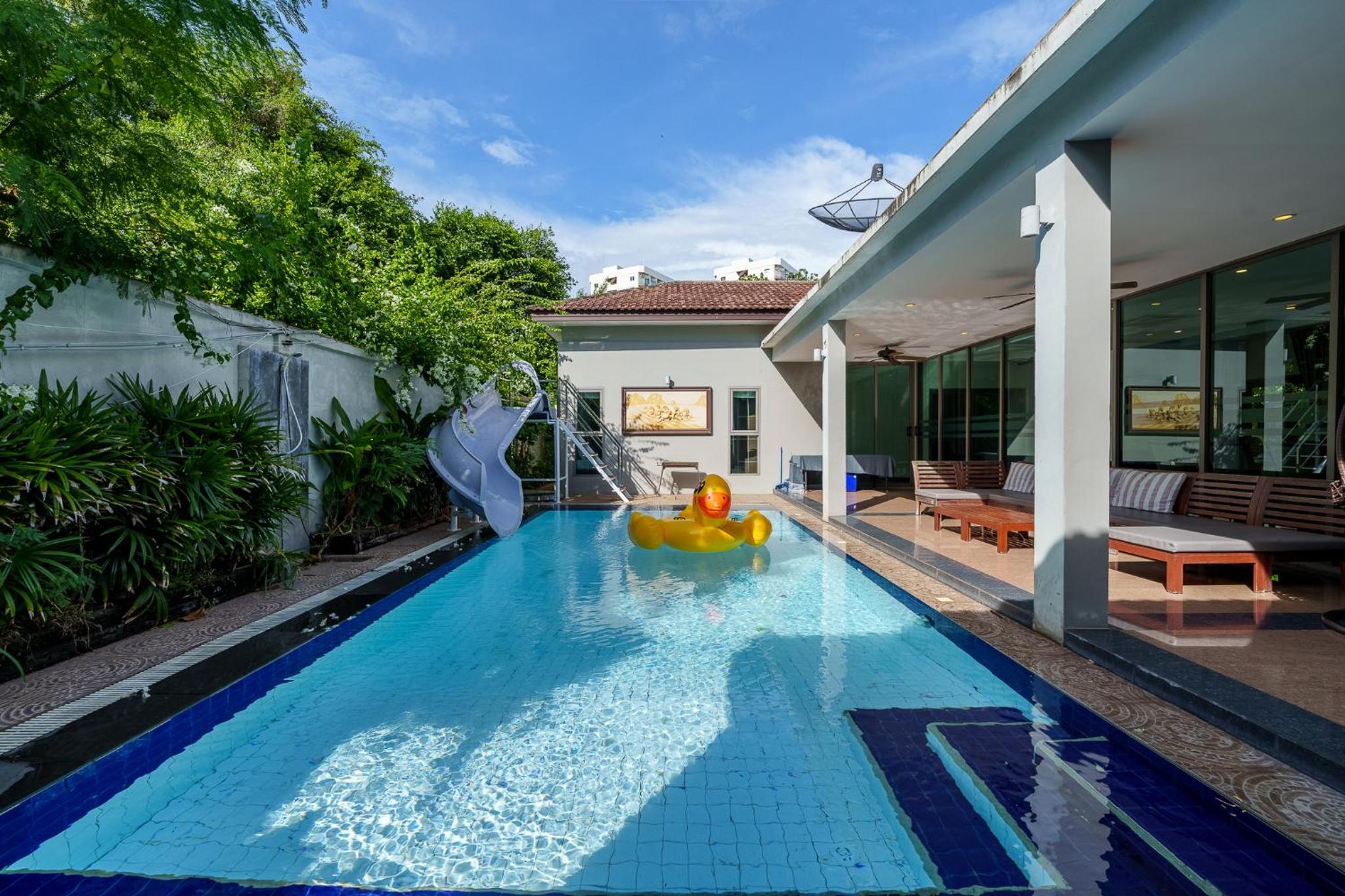 Deluxe Five-Bedroom Villa with Private Pool photo 2
