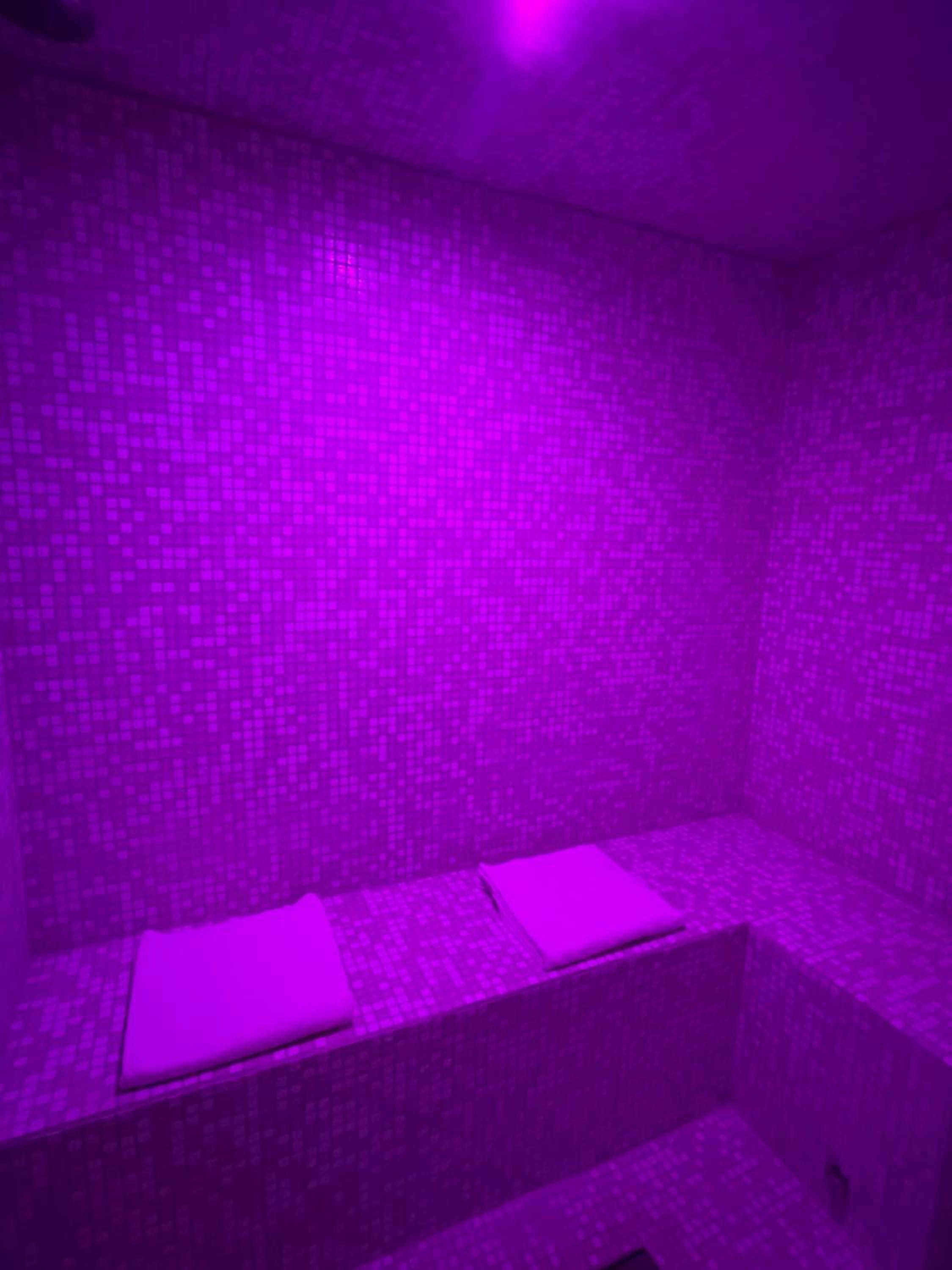 Queen Suite with Spa Bath photo 2