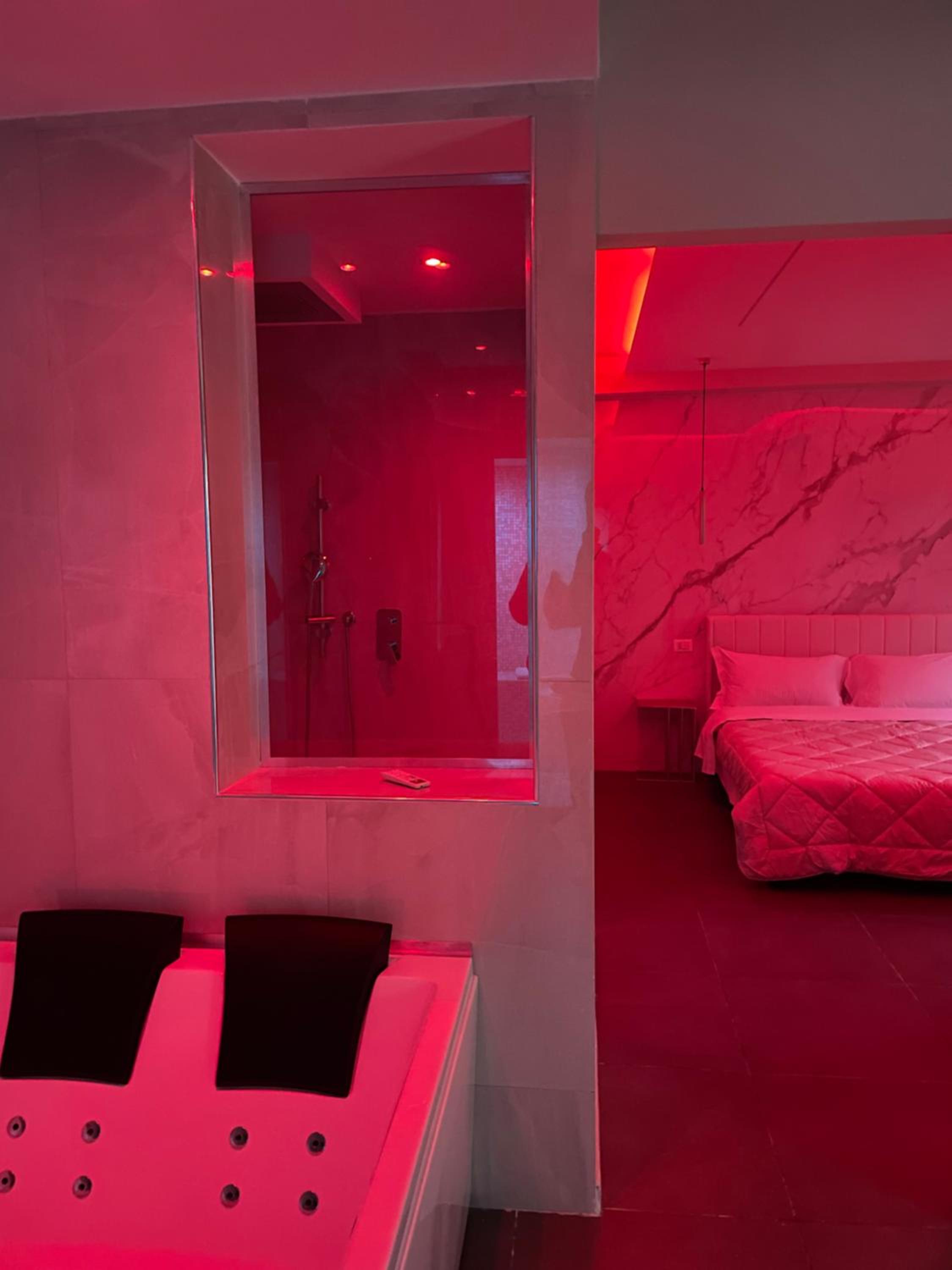 Queen Suite with Spa Bath
