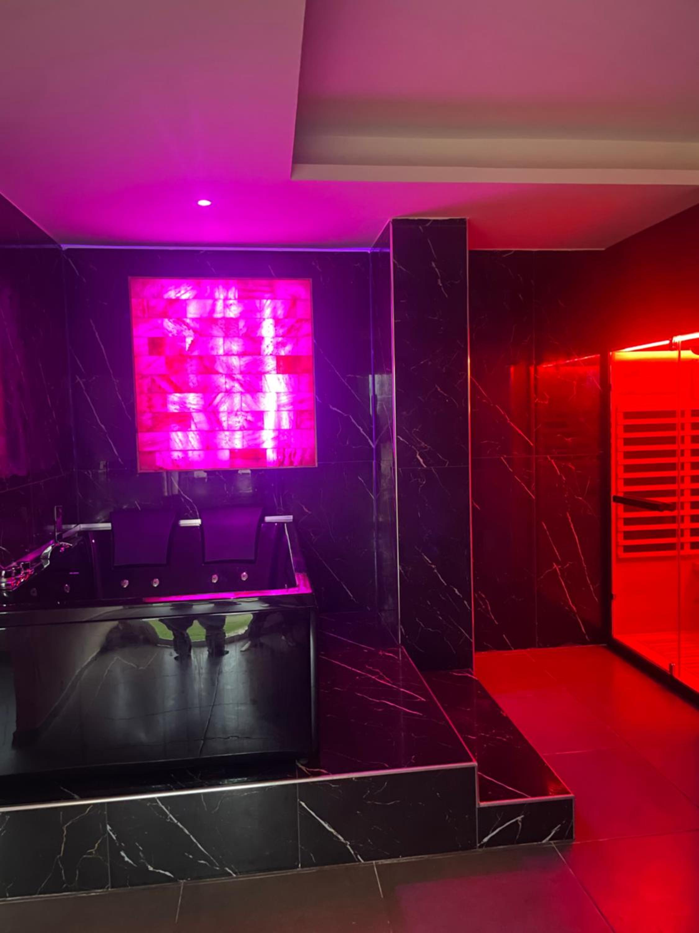 King Suite with Spa Bath photo 2
