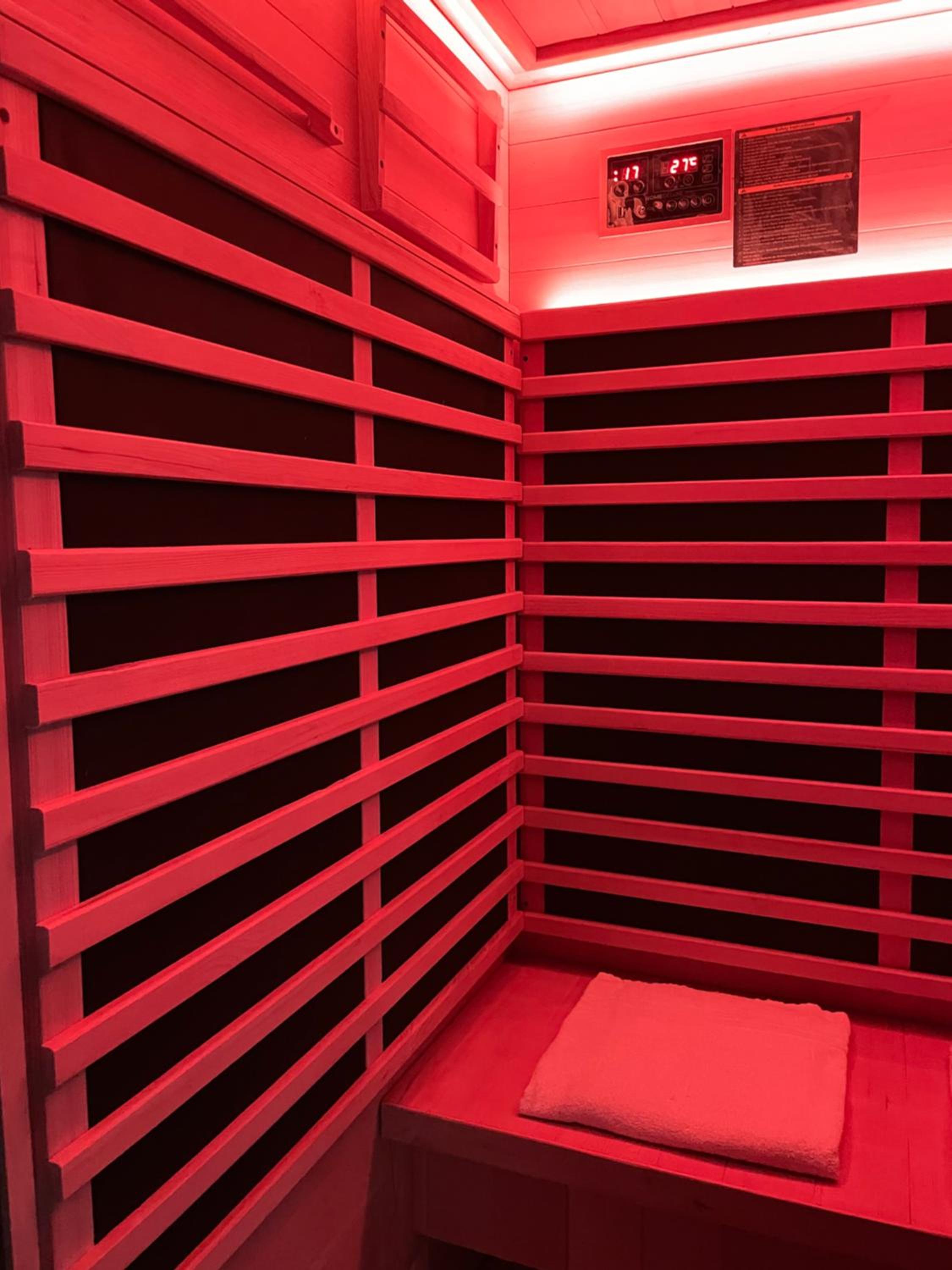 King Suite with Spa Bath photo 3