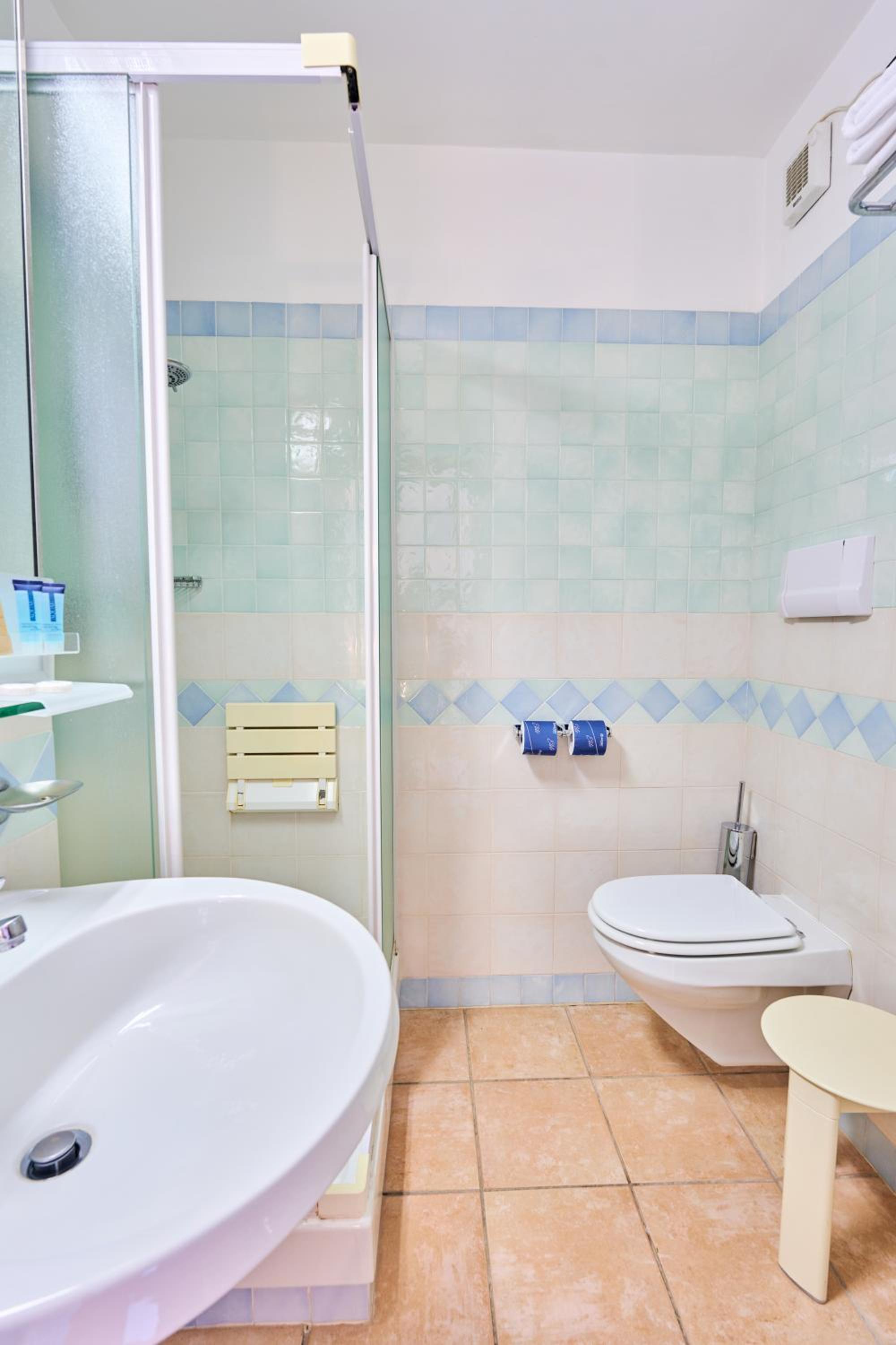 Double or Twin Room with View - Photo 4