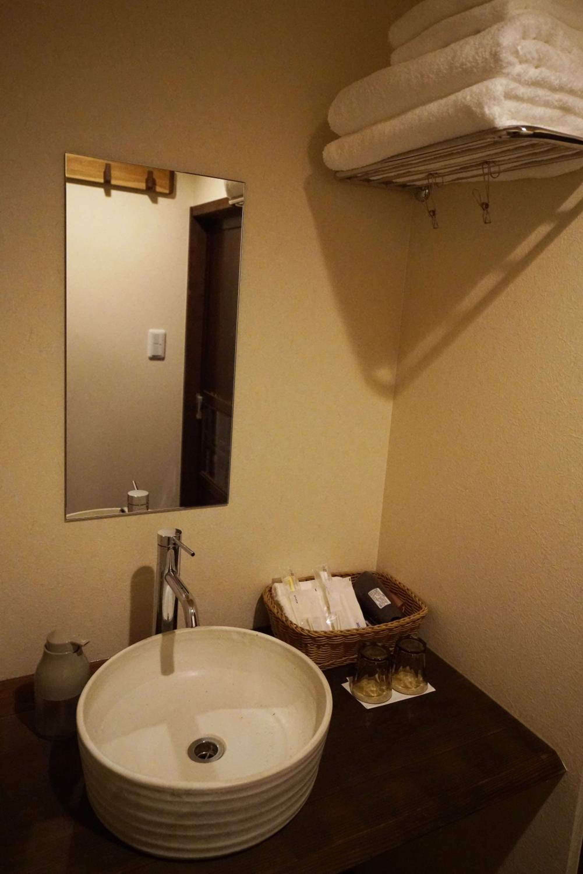 Japanese-Style Economy Room with Shared Bathroom and Shared Toilet - Photo 4