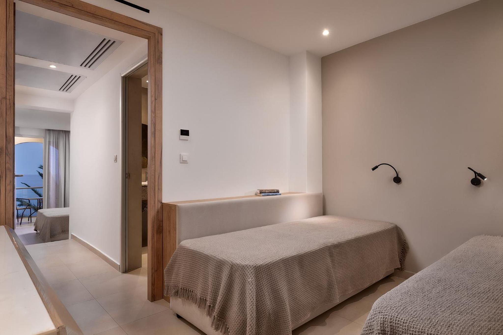 Deluxe Suite Beachfront - Photo 2