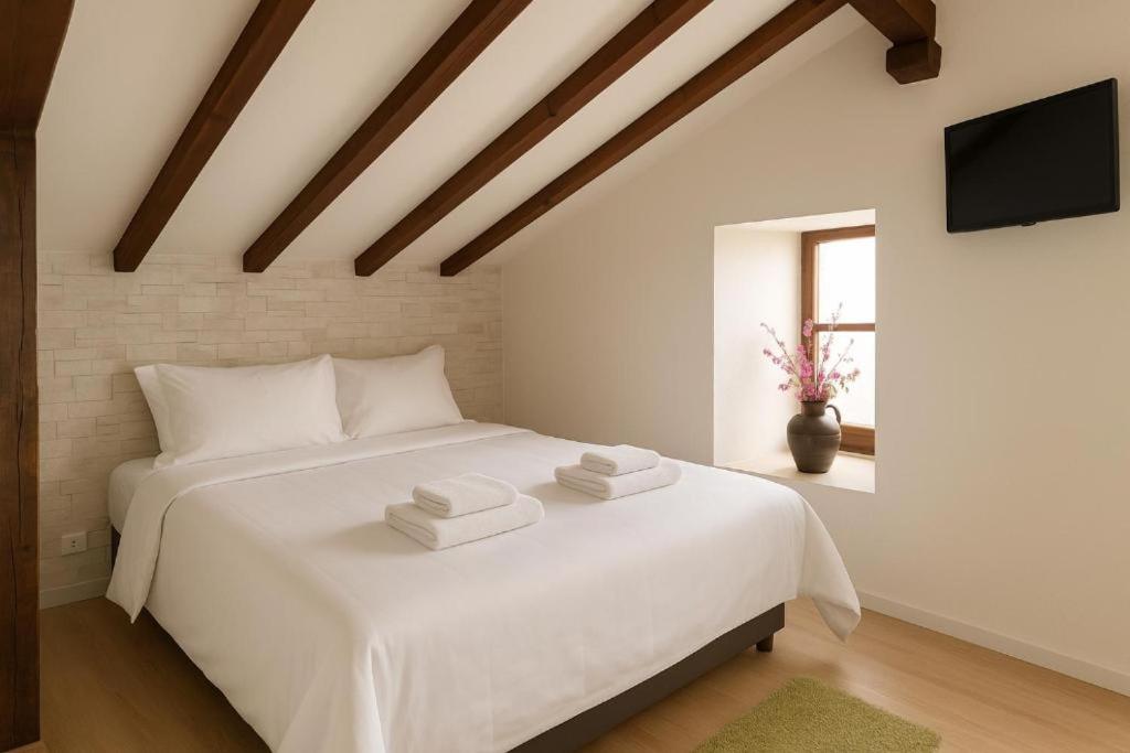 Two-Bedroom Deluxe Apartment with Ocean View