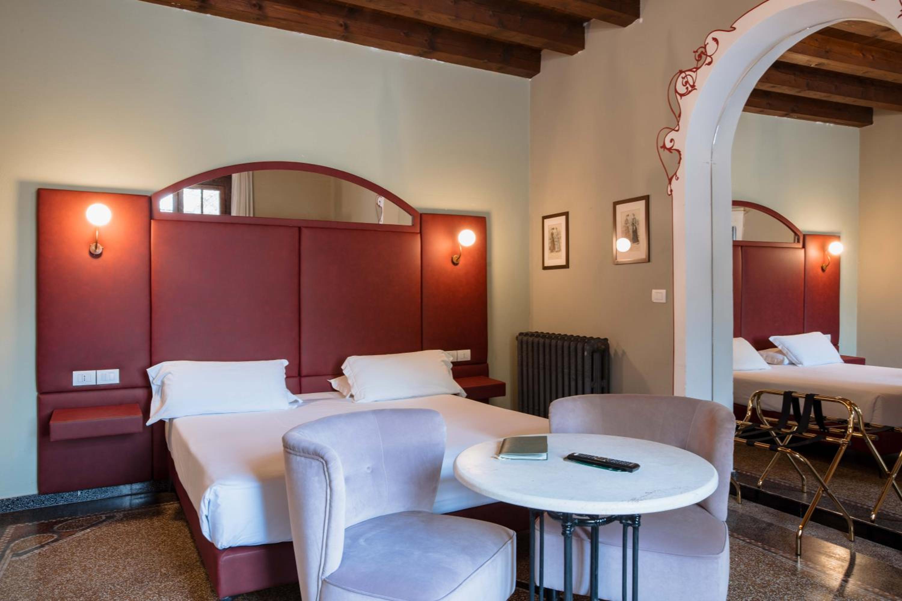 Queen Suite with Pool View