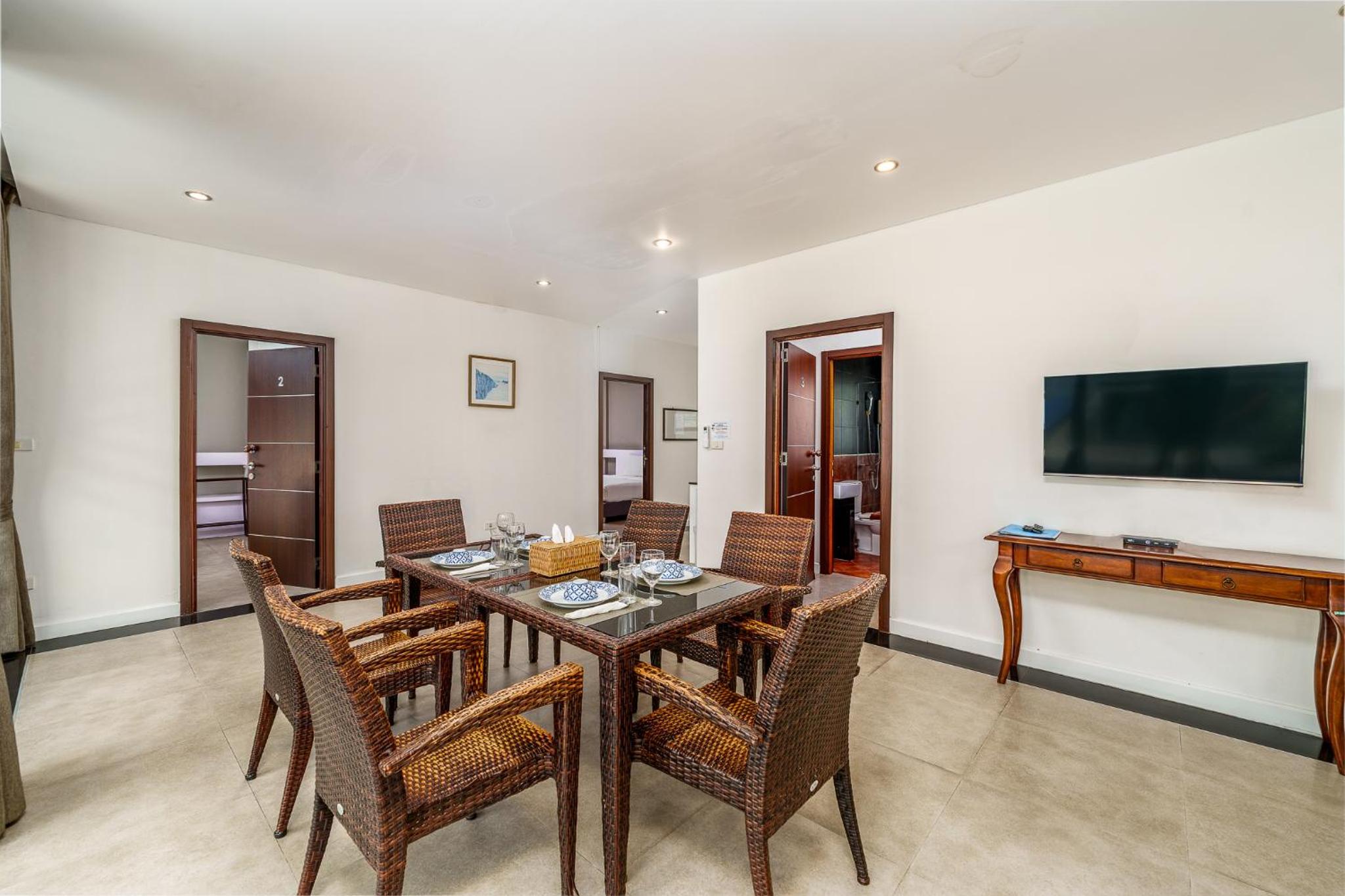 Deluxe Three-Bedroom Villa with Pool View photo 3