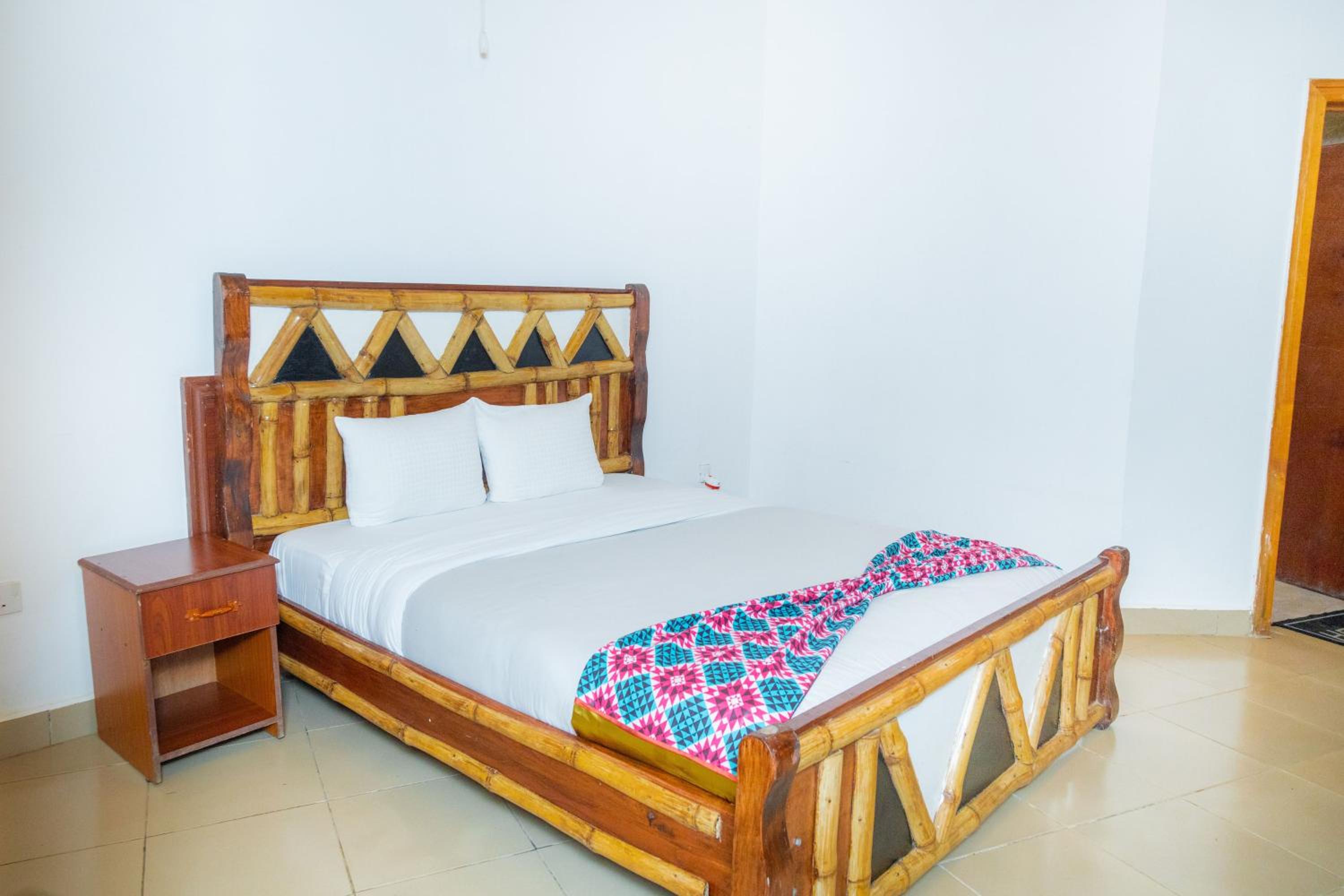 Budget Double Room photo 3