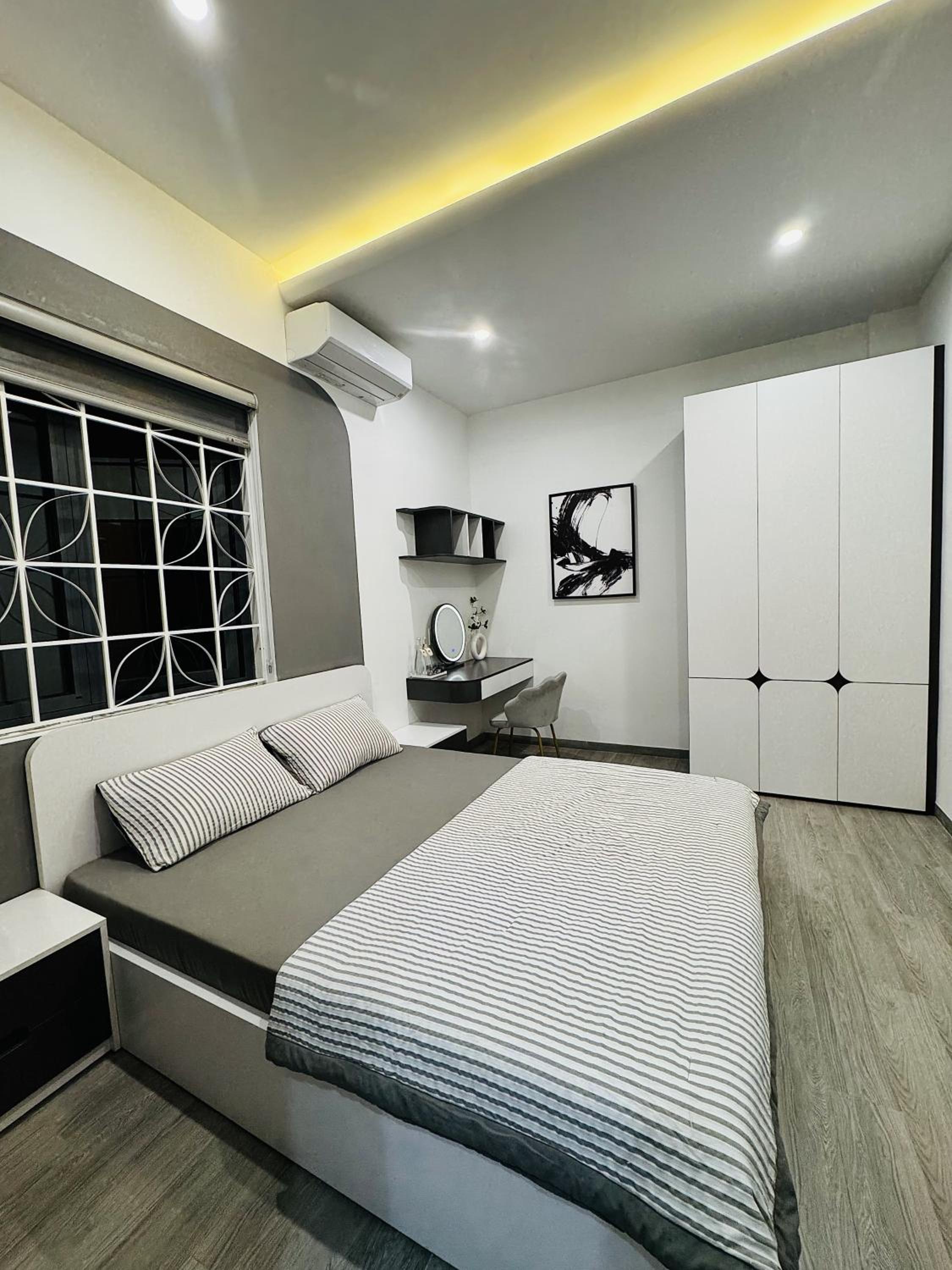 Queen Room with Balcony photo 1