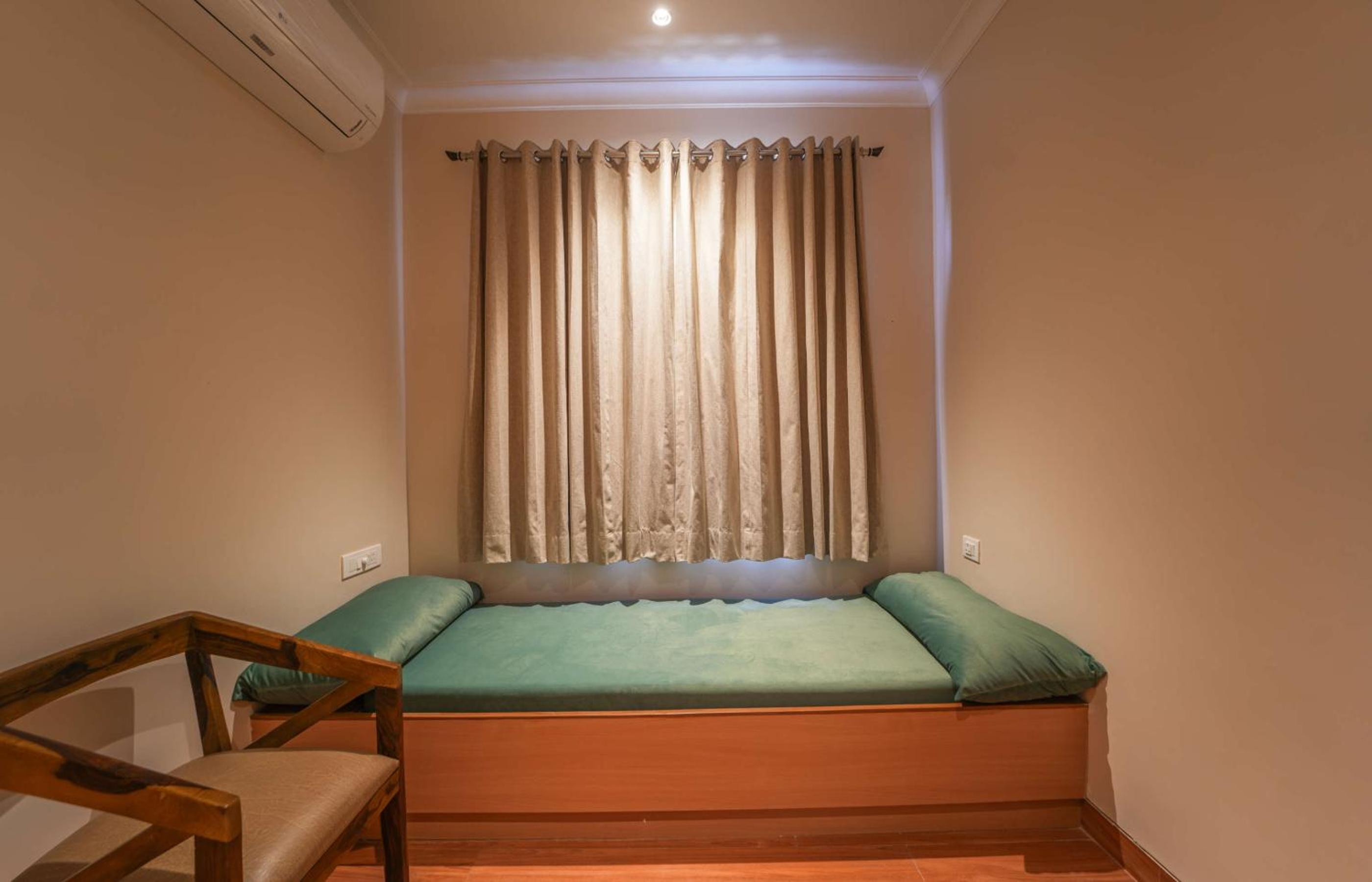 Family Room - Photo 4